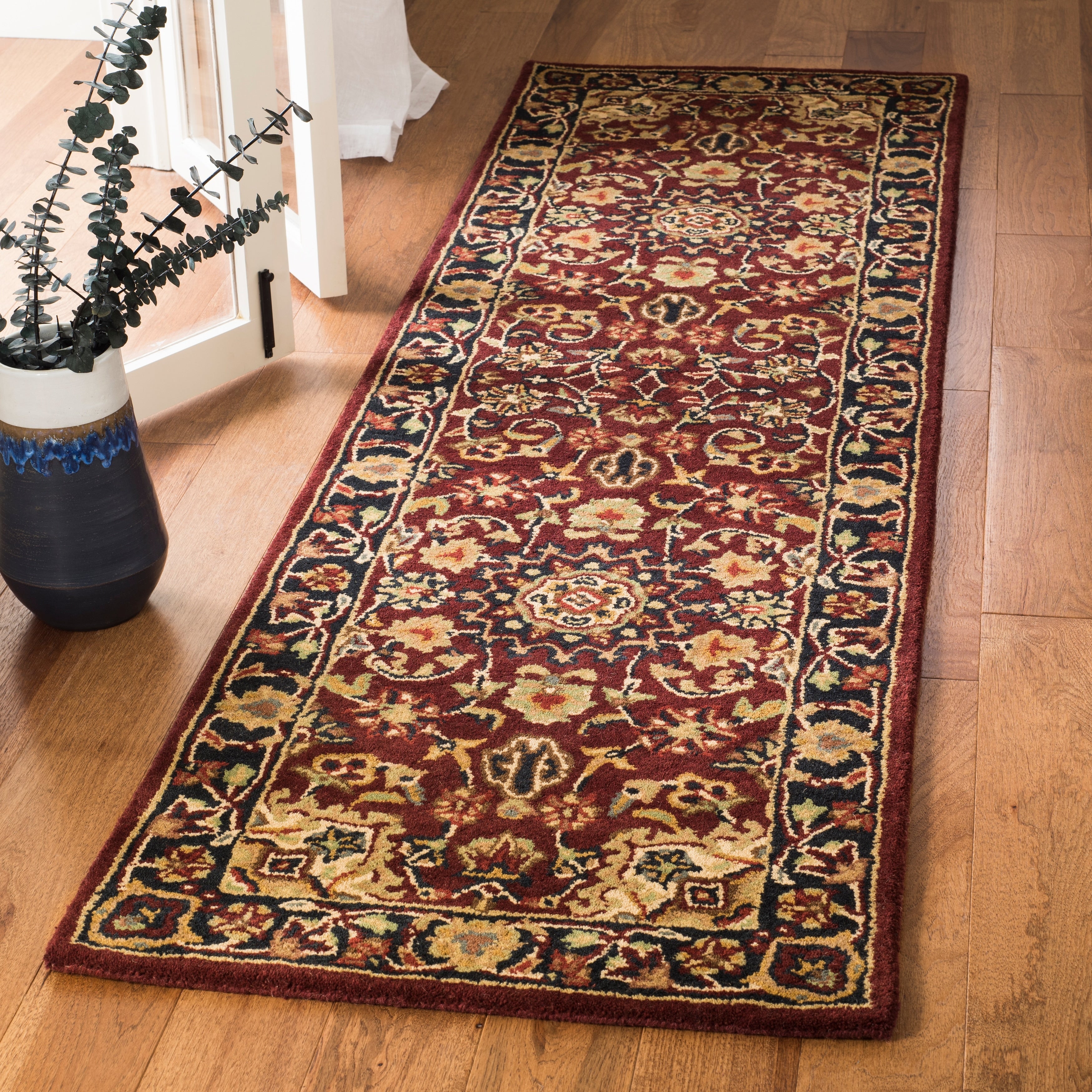SAFAVIEH Handmade Classic Gordana Traditional Oriental Wool Rug