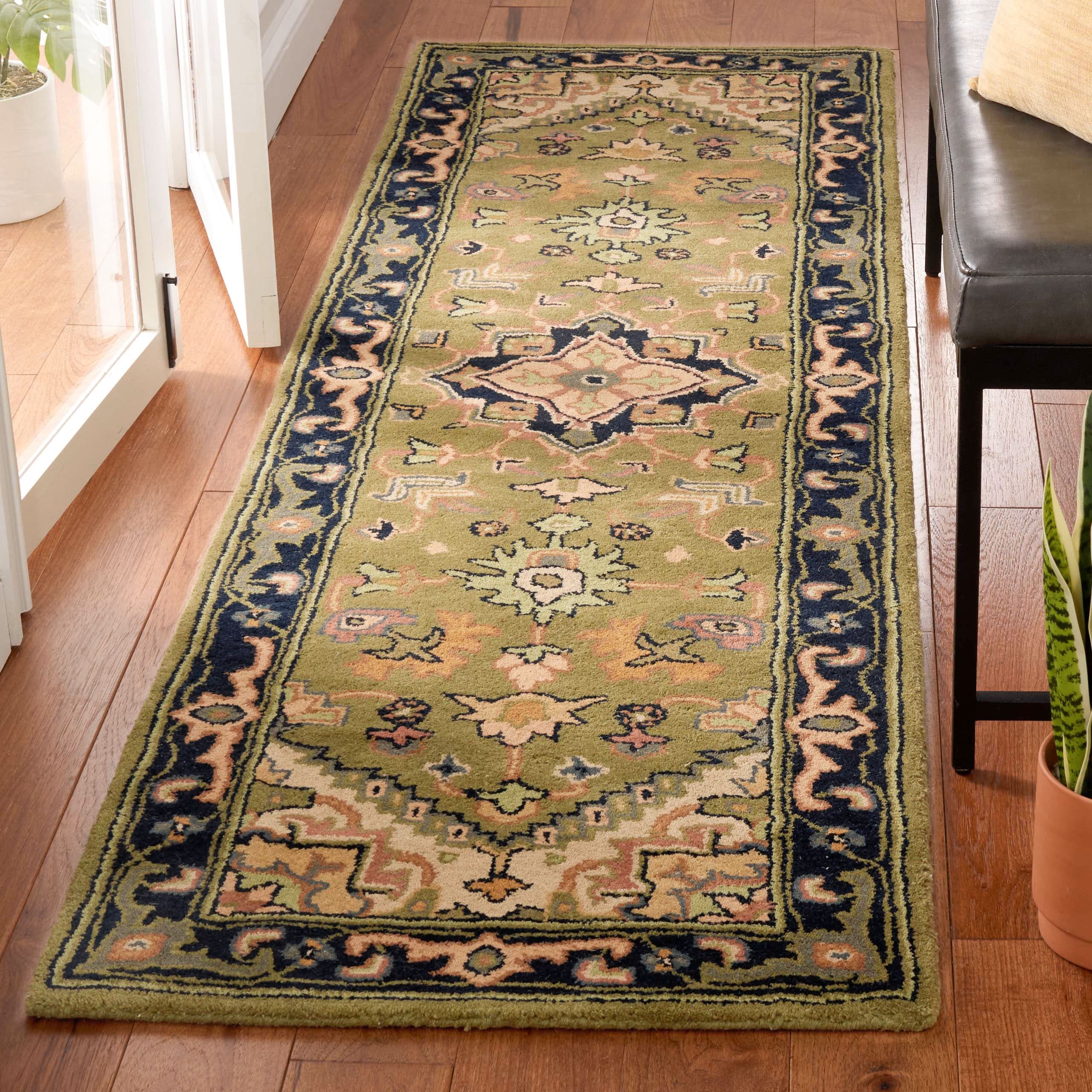 SAFAVIEH Handmade Heritage Carrol Traditional Oriental Wool Rug