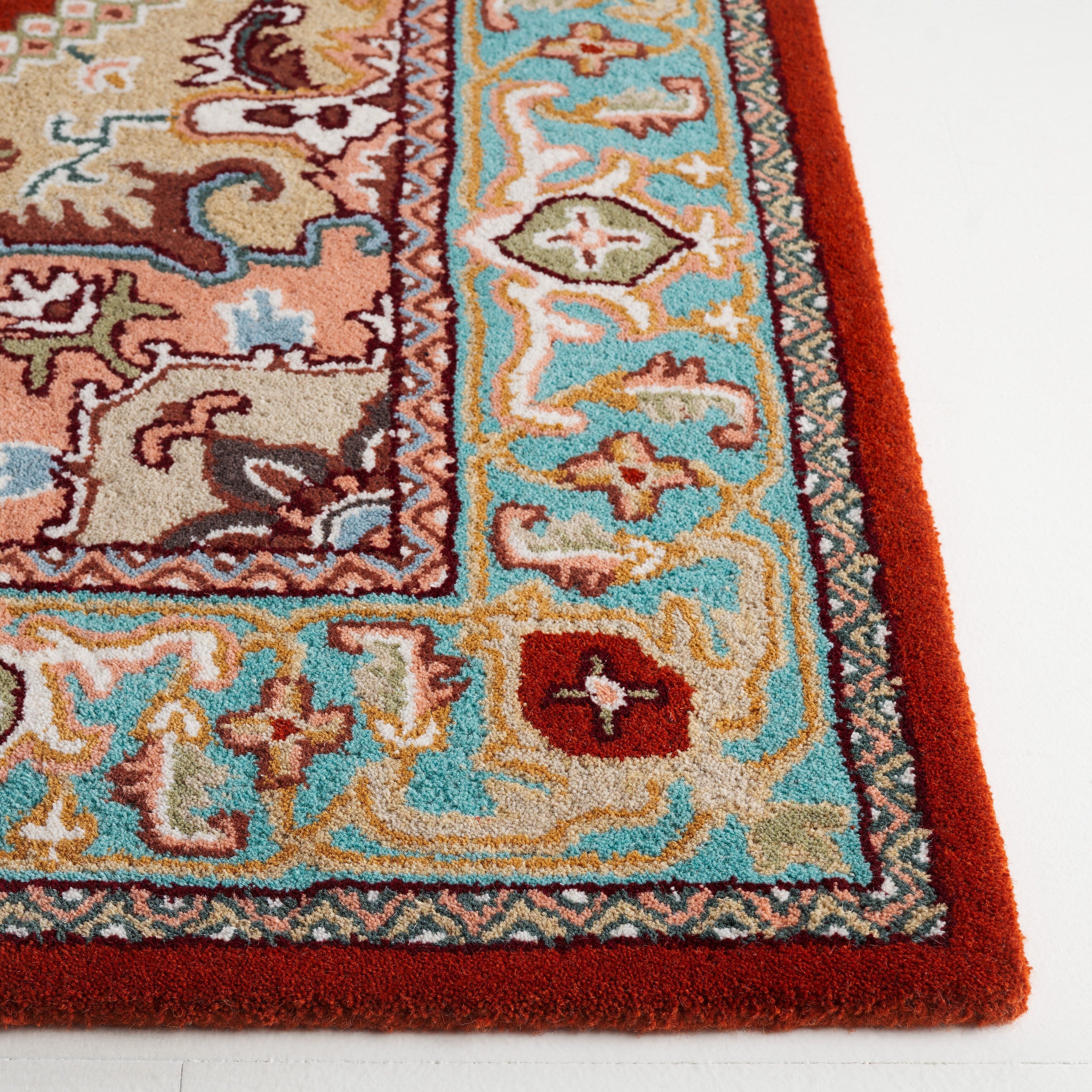 SAFAVIEH Handmade Heritage Carrol Traditional Oriental Wool Rug