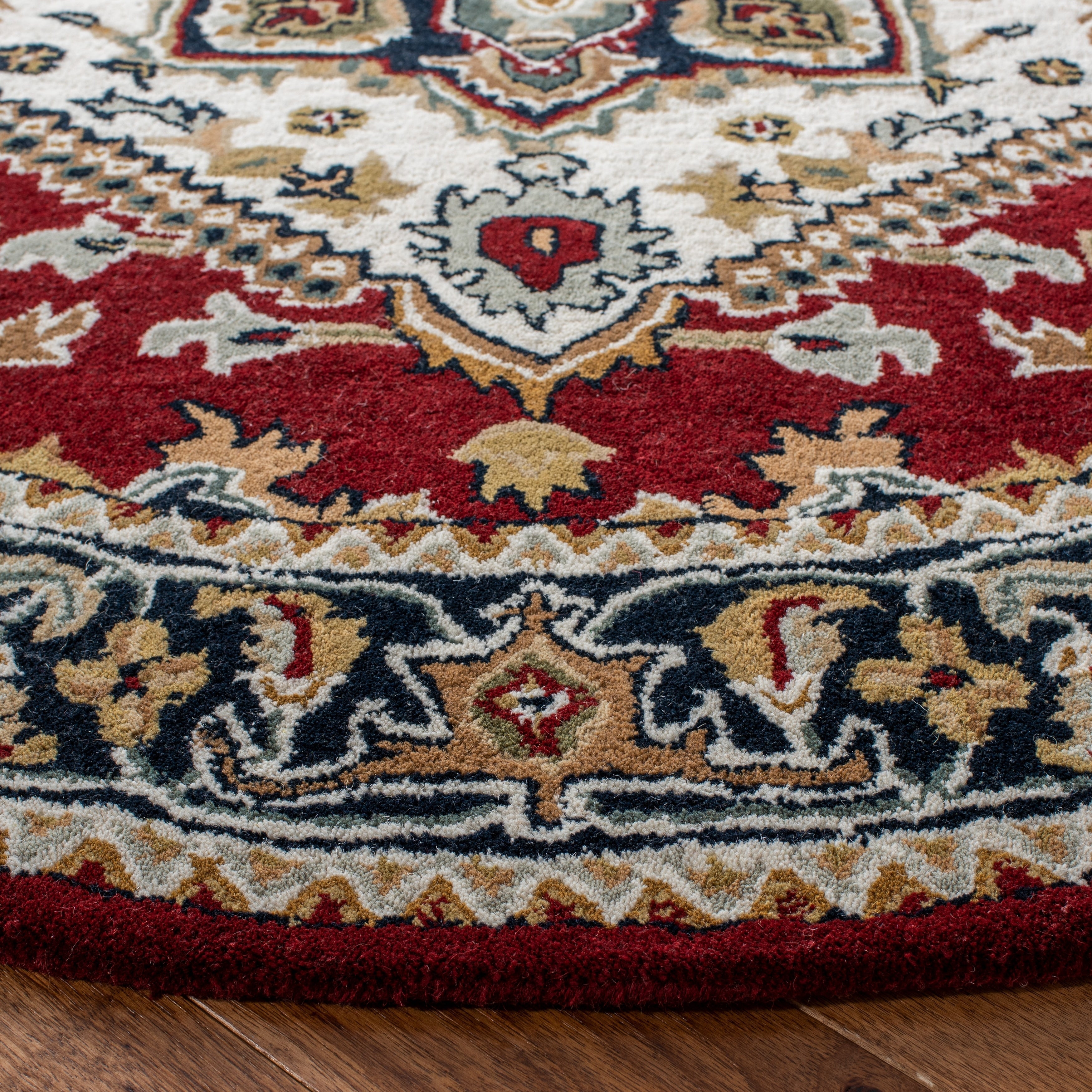 SAFAVIEH Handmade Heritage Carrol Traditional Oriental Wool Rug