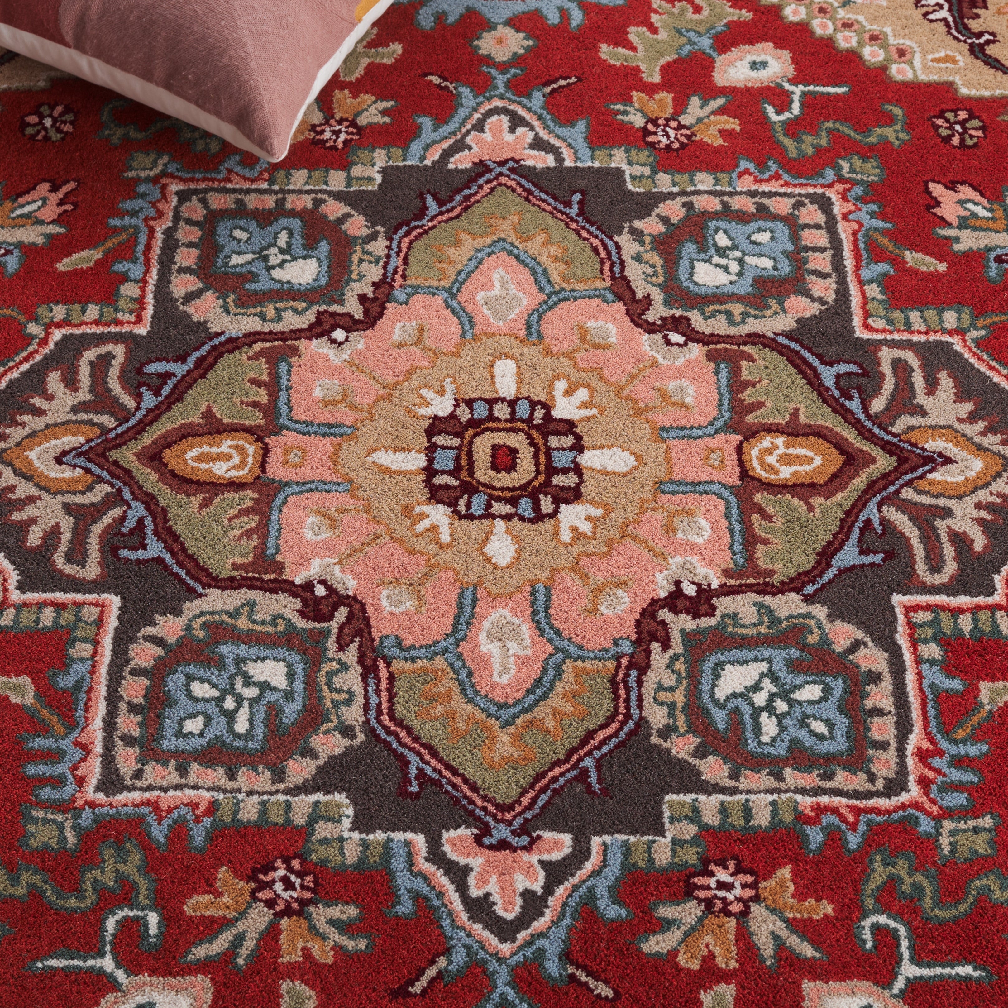 SAFAVIEH Handmade Heritage Carrol Traditional Oriental Wool Rug