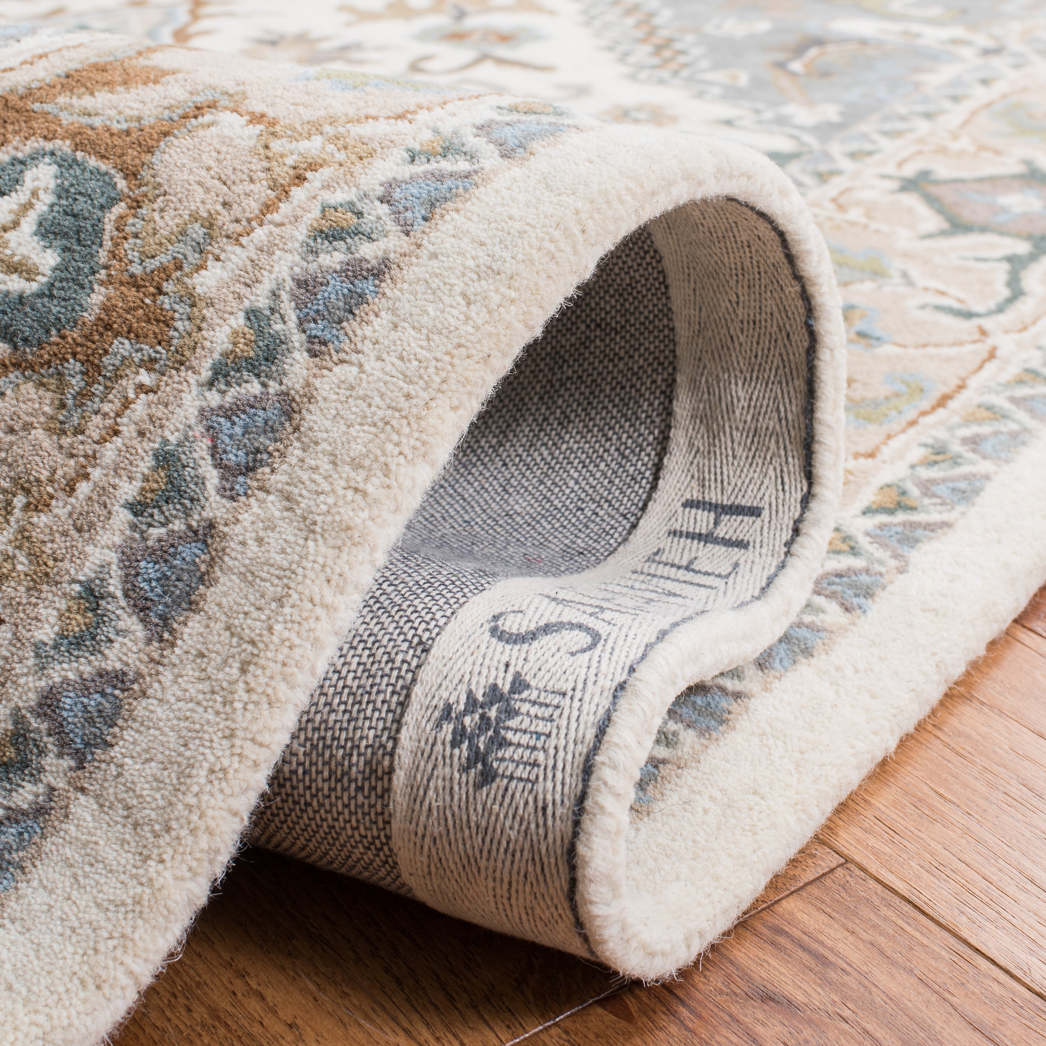 SAFAVIEH Handmade Heritage Carrol Traditional Oriental Wool Rug