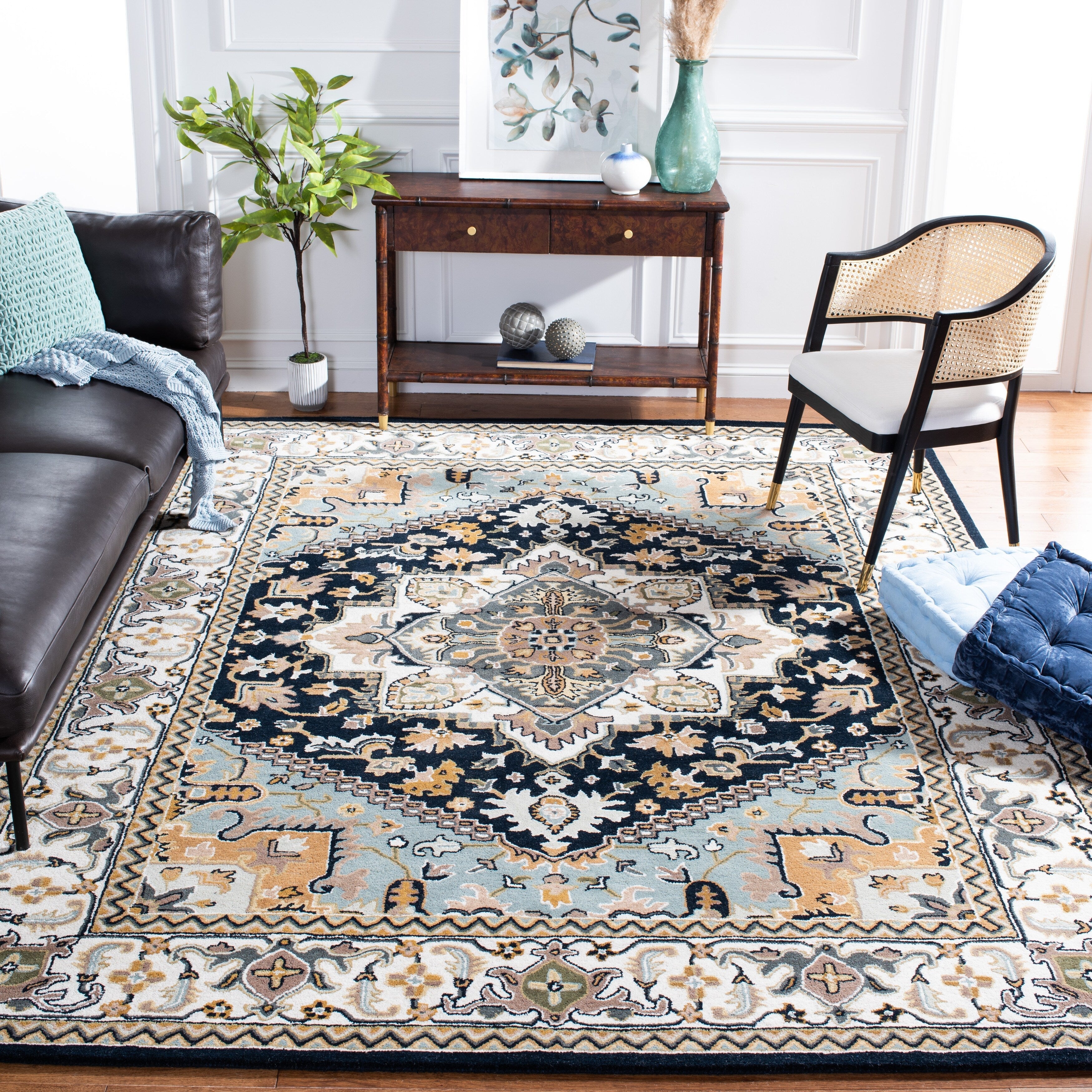 SAFAVIEH Handmade Heritage Carrol Traditional Oriental Wool Rug
