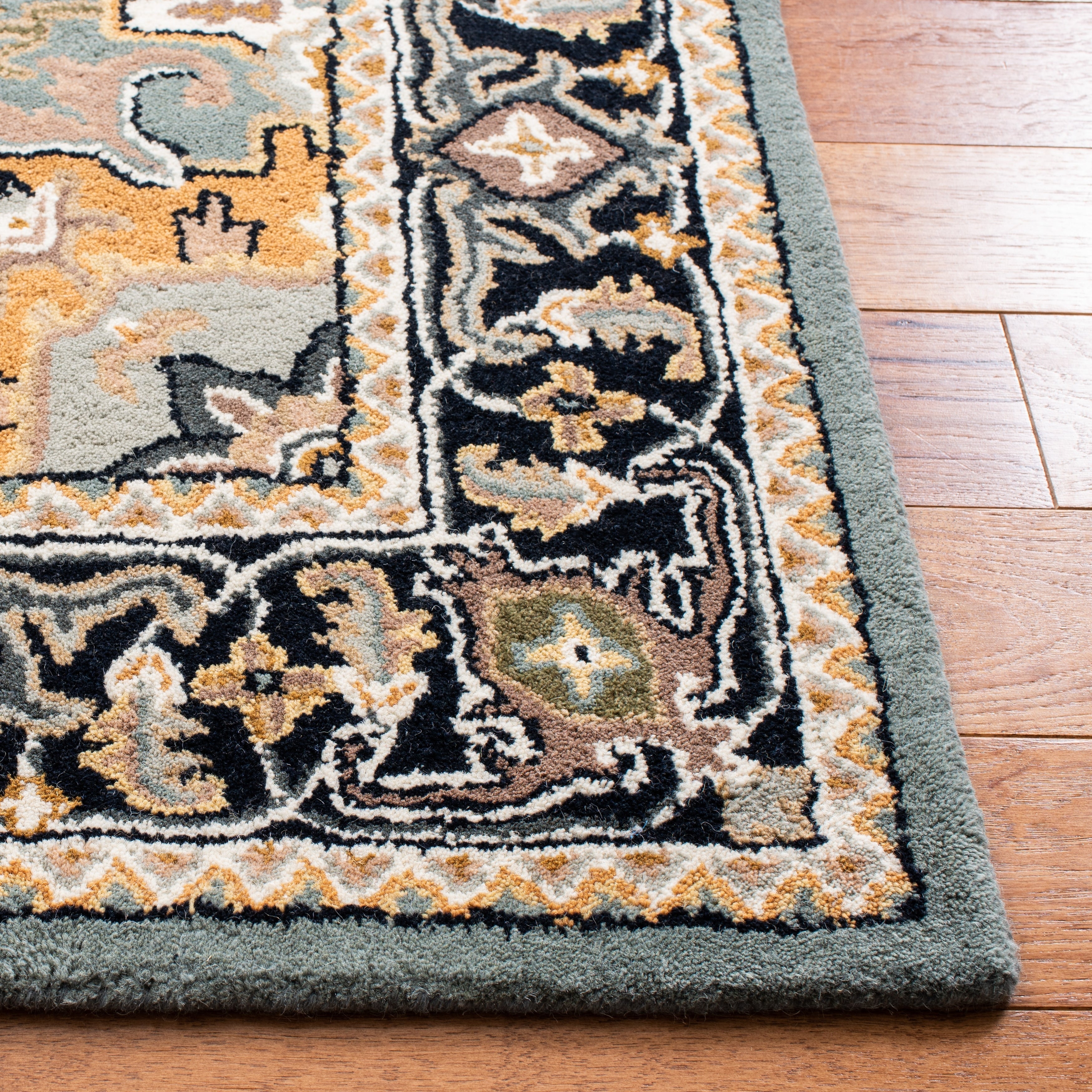 SAFAVIEH Handmade Heritage Carrol Traditional Oriental Wool Rug