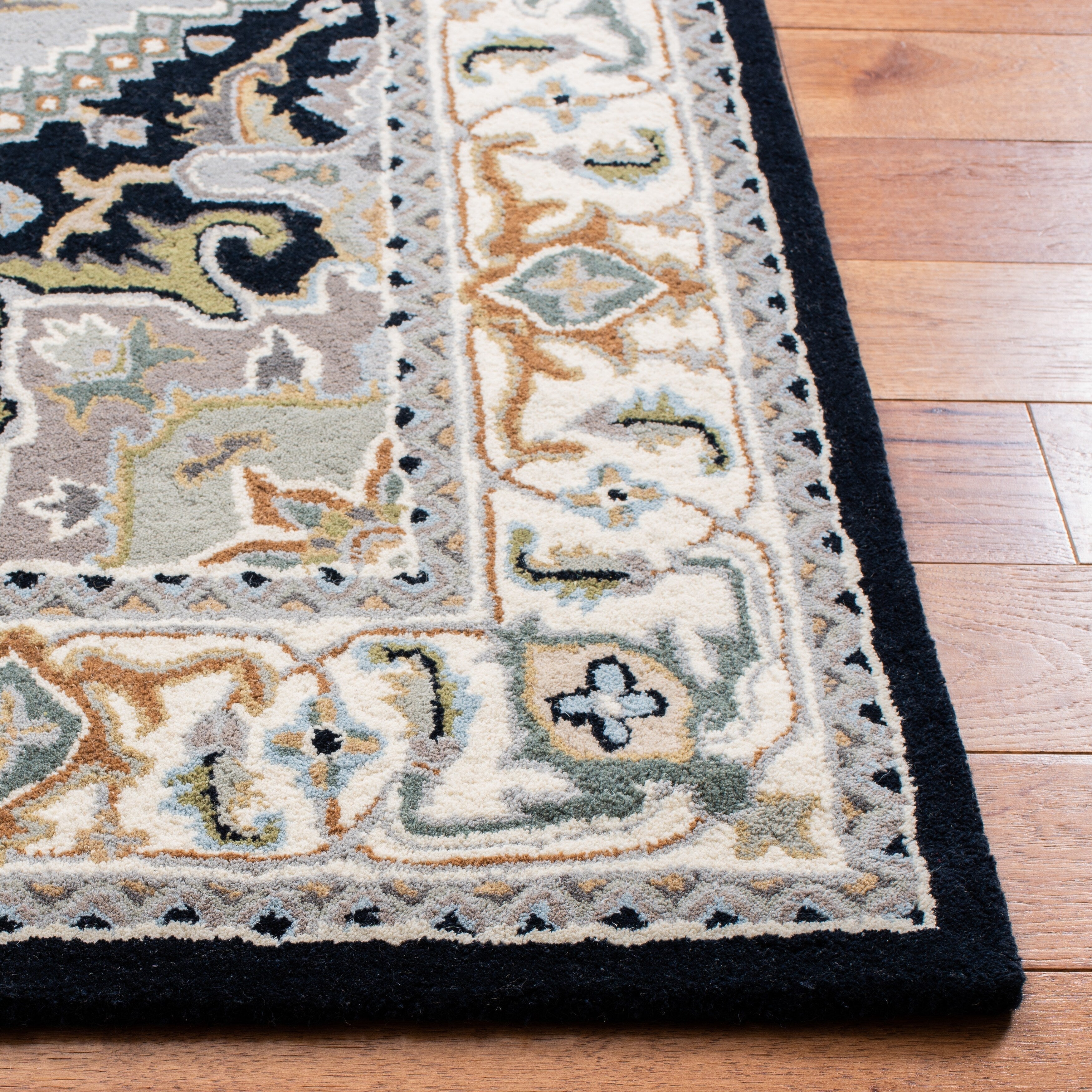 SAFAVIEH Handmade Heritage Carrol Traditional Oriental Wool Rug