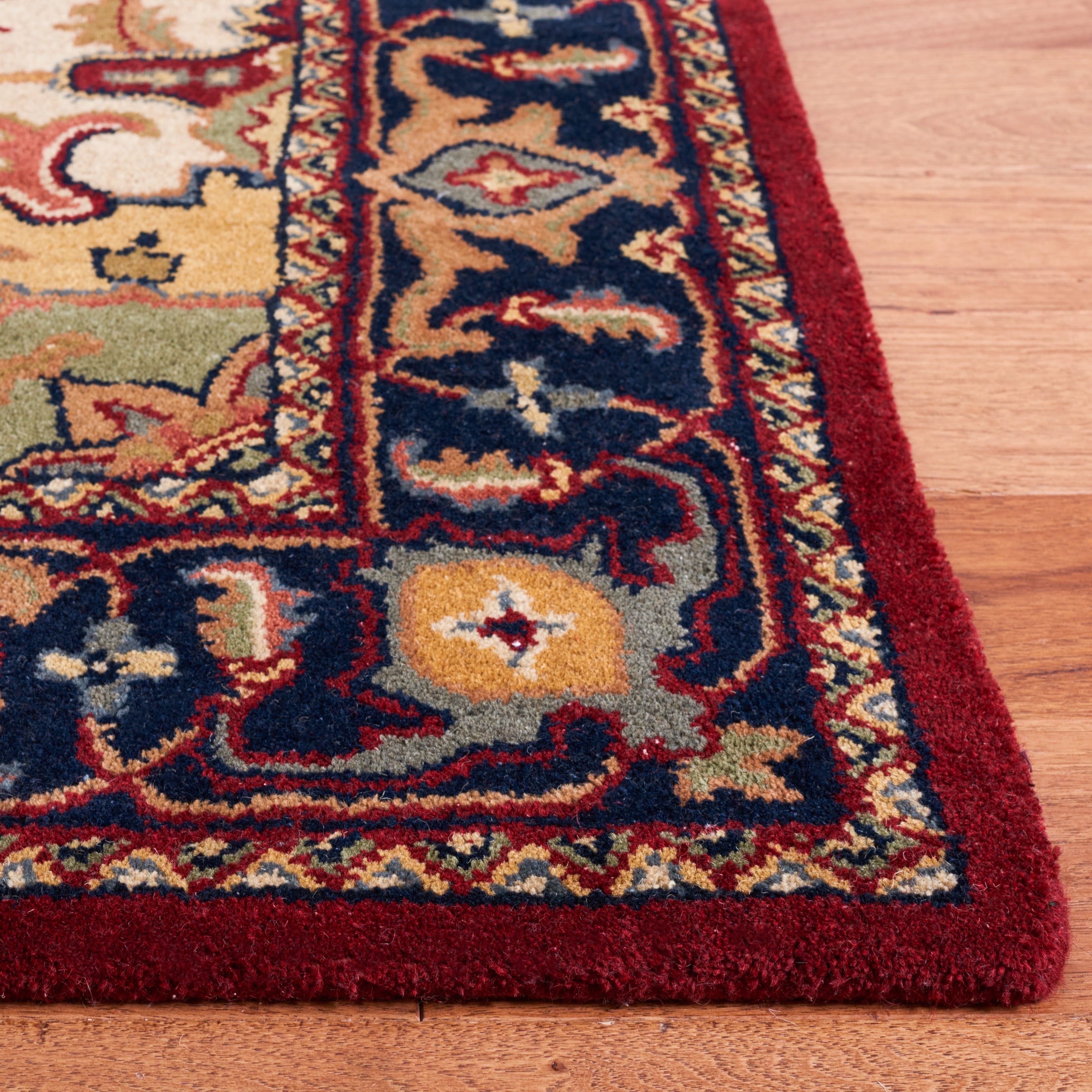 SAFAVIEH Handmade Heritage Carrol Traditional Oriental Wool Rug