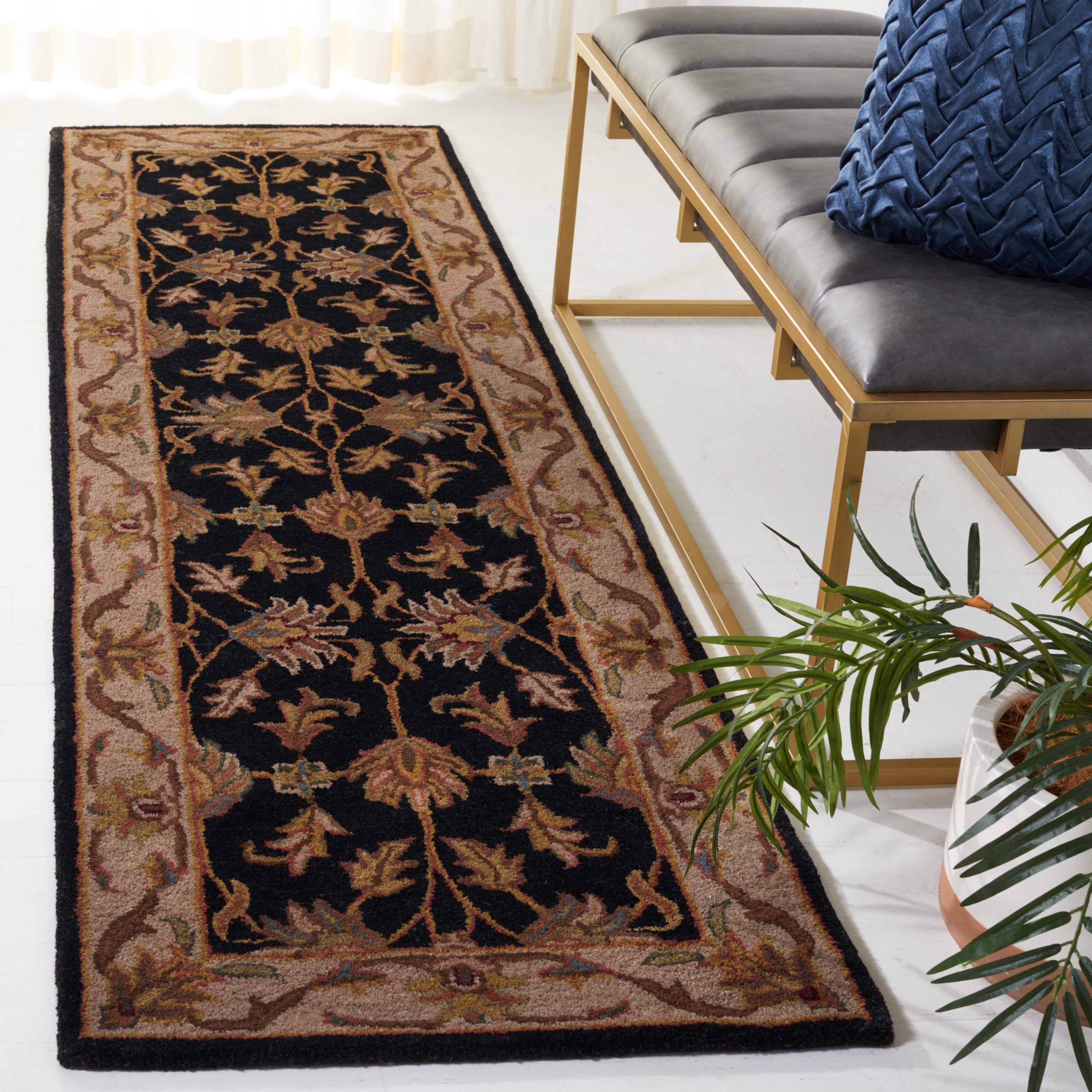SAFAVIEH Handmade Heritage Lion Traditional Oriental Wool Rug