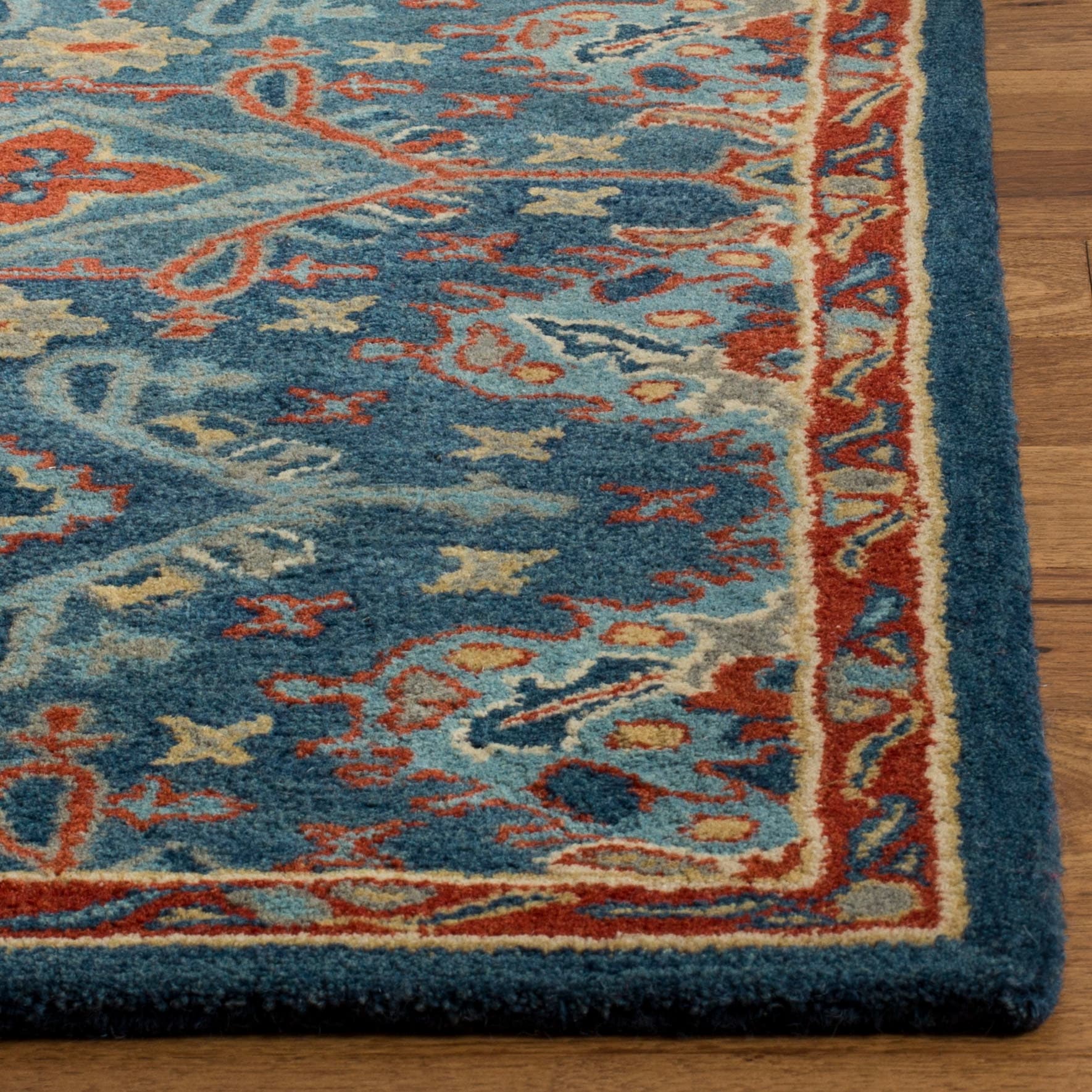 SAFAVIEH Handmade Heritage Pauliina Traditional Oriental Wool Rug