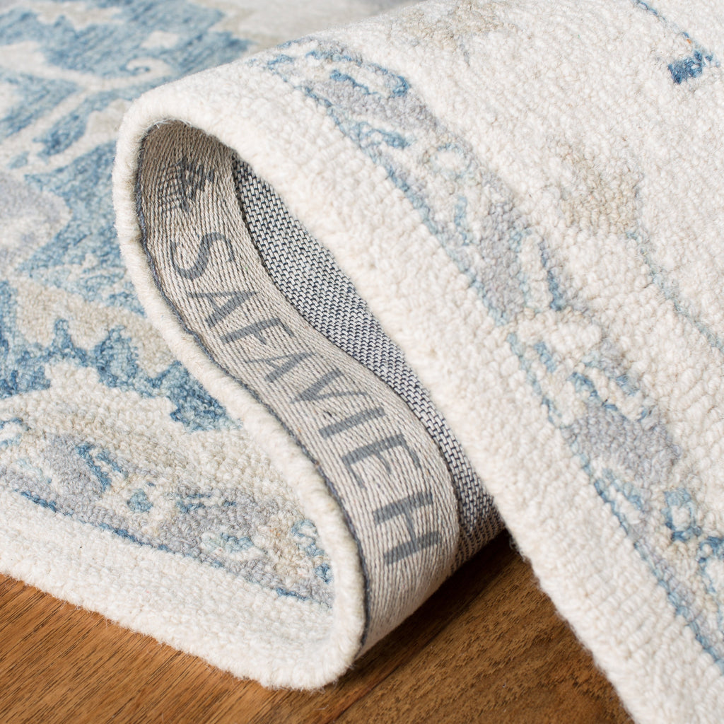 SAFAVIEH Handmade Micro-Loop Gulseven Medallion Wool Rug