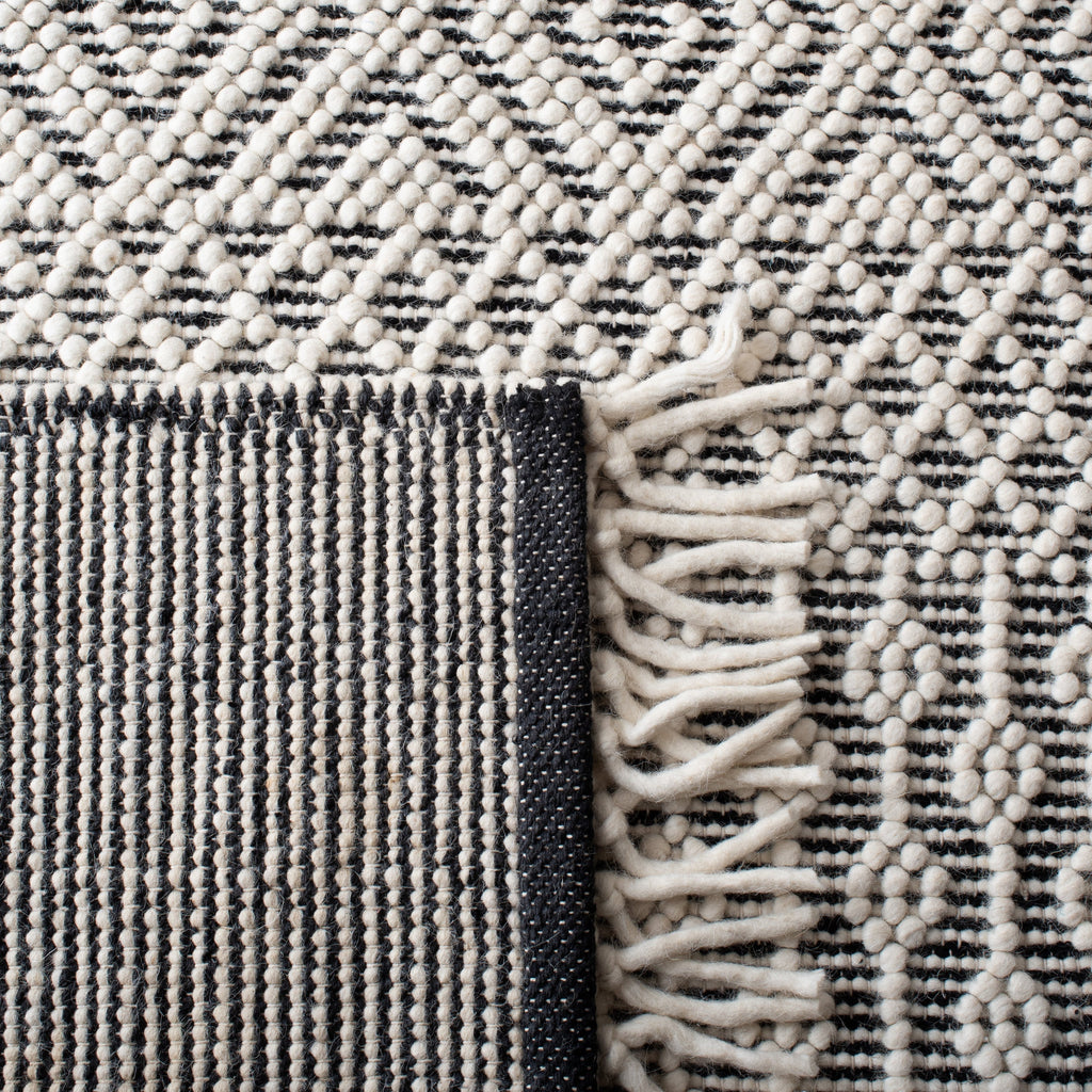 SAFAVIEH Handmade Natura Estel Wool Fringe Rug