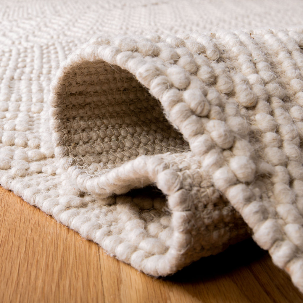 SAFAVIEH Handmade Natura Estel Wool Fringe Rug