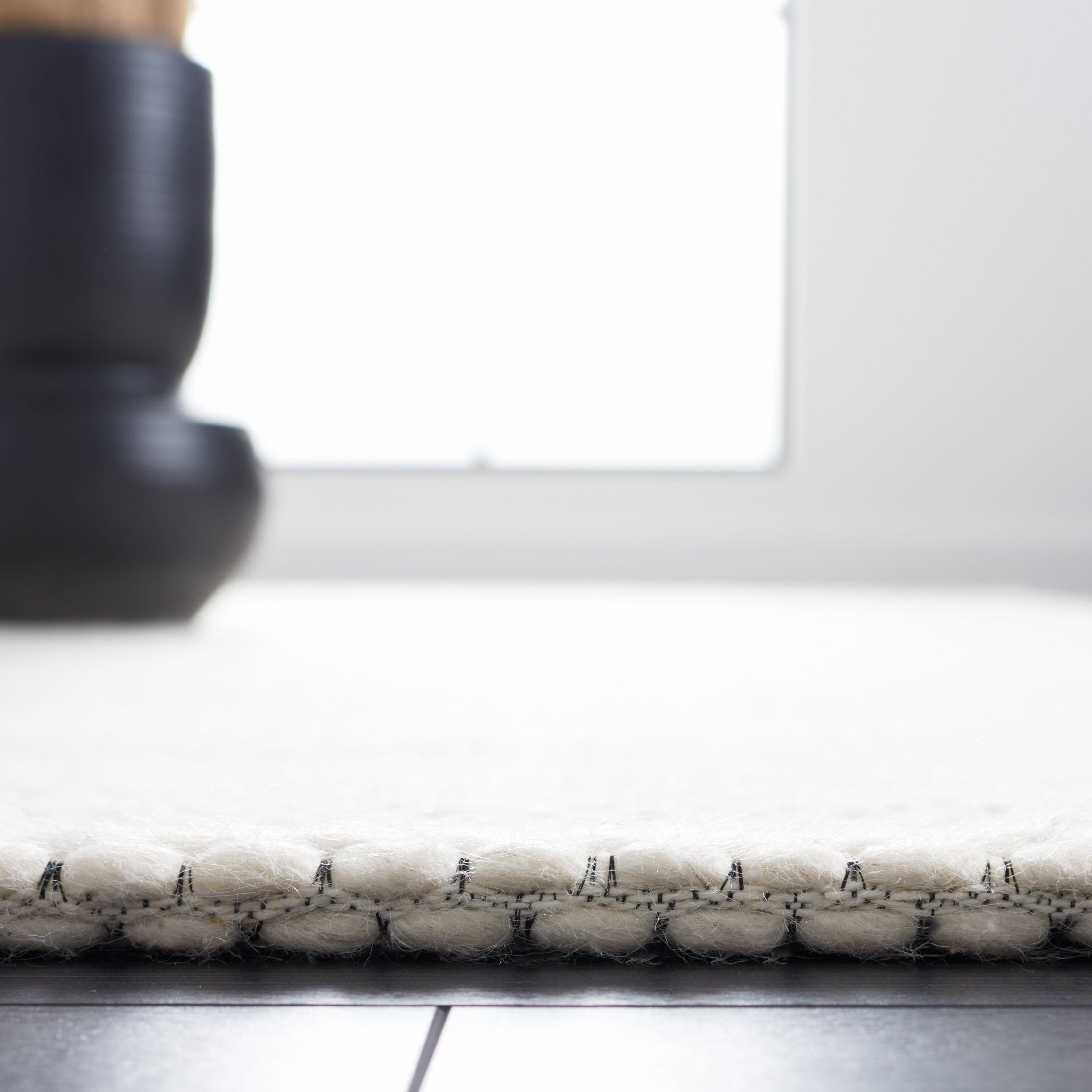 SAFAVIEH Handmade Natura Gerrita Wool Area Rug