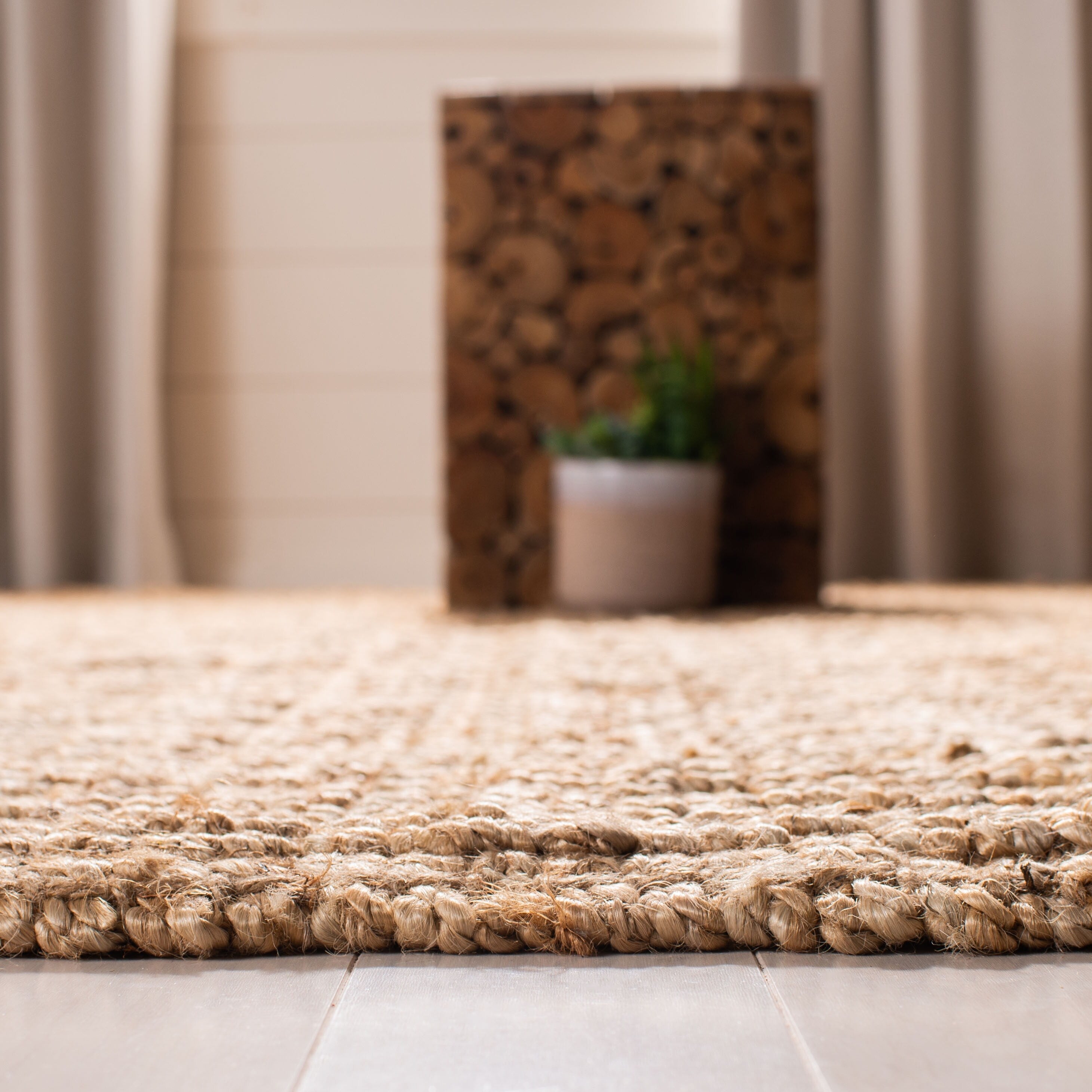 SAFAVIEH Handmade Natural Fiber Nihada Casual Solid Jute Rug