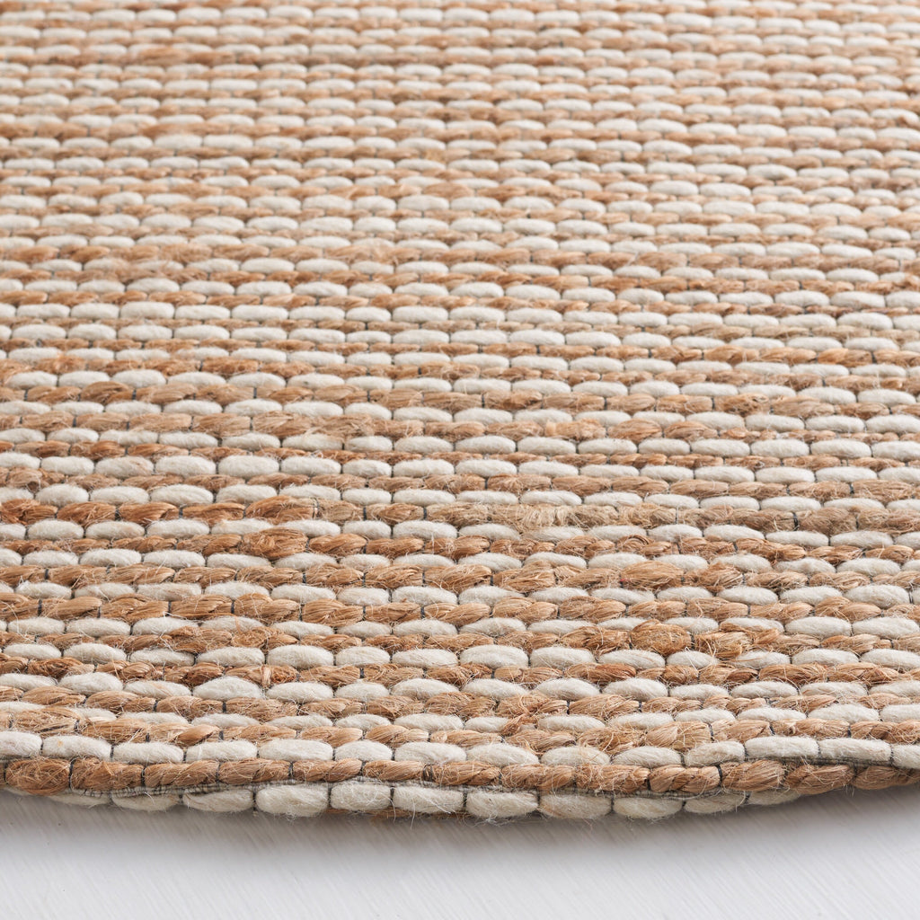 SAFAVIEH Handmade Natural Fiber Yareli Jute & Wool Rug..