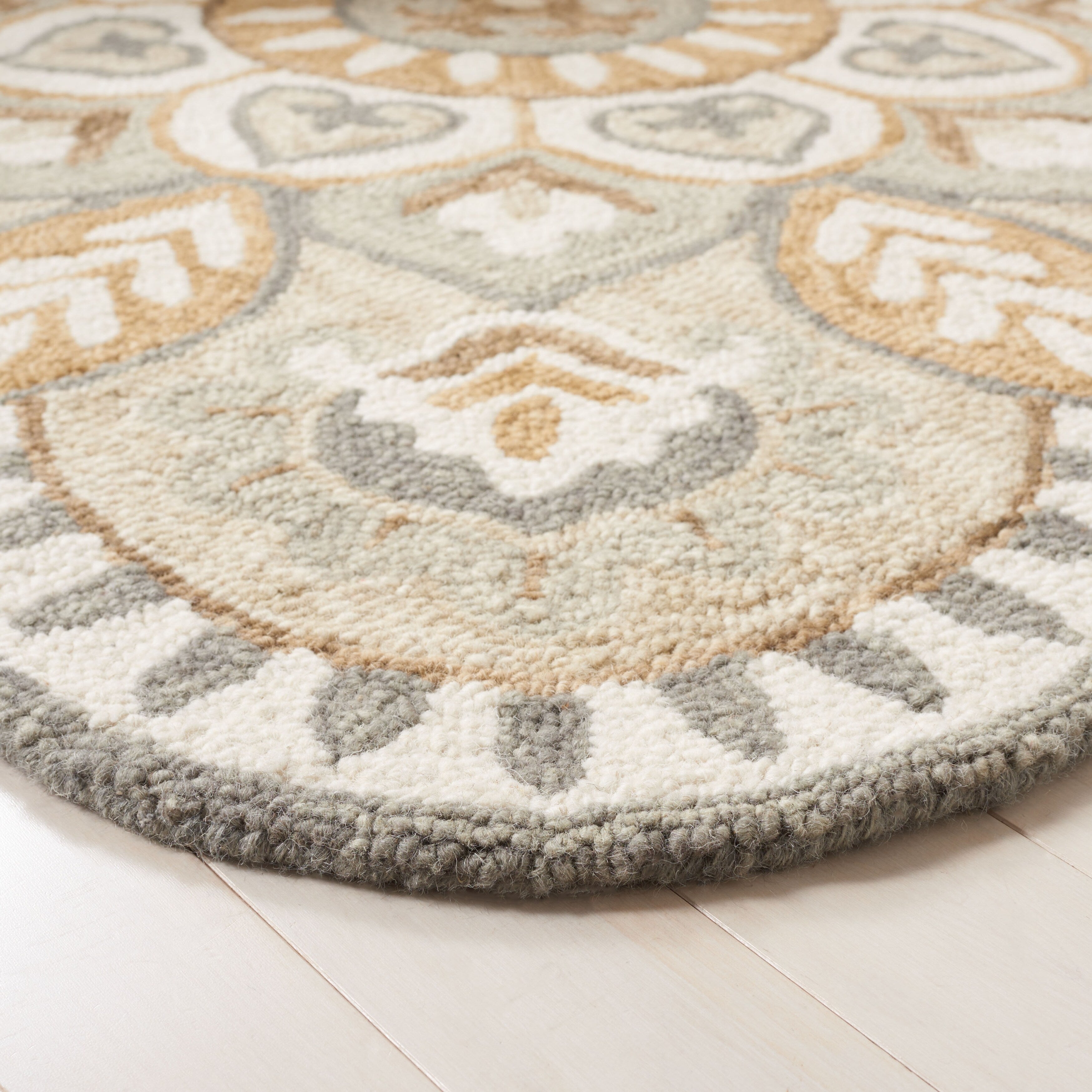 SAFAVIEH Handmade Novelty Sheyla Ornate Flower Wool Rug