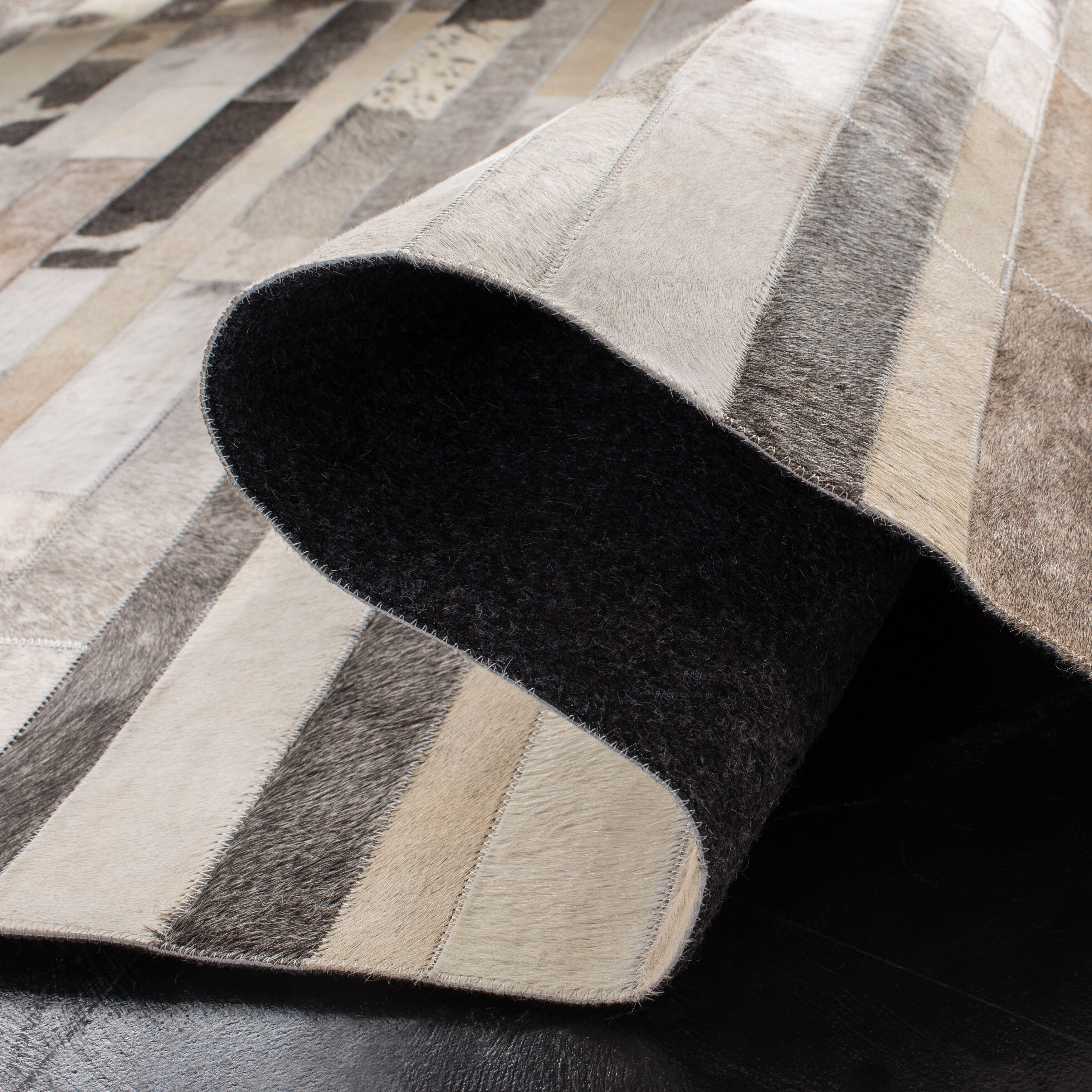 SAFAVIEH Handmade Studio Leather Tennille Modern Leather Rug