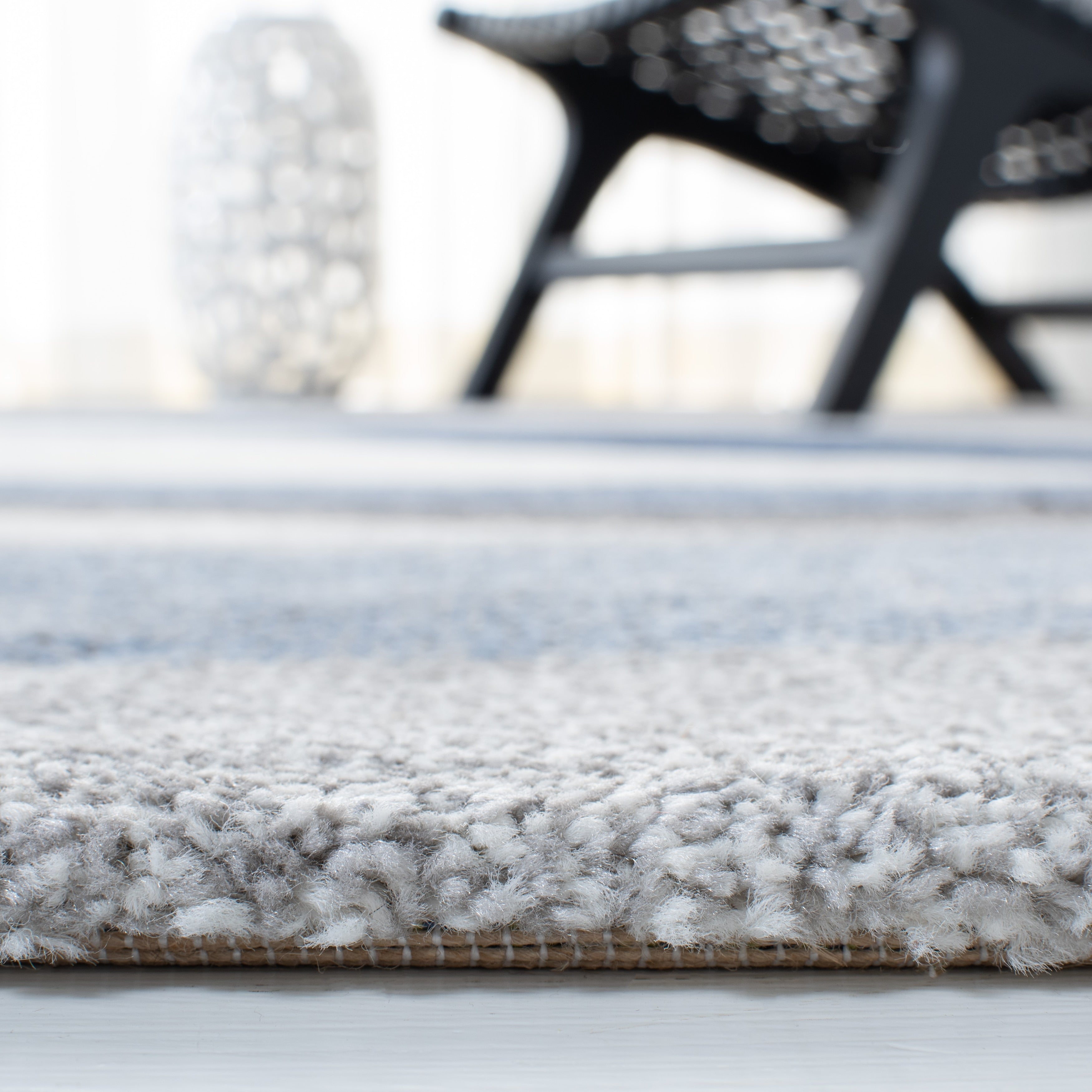 SAFAVIEH Hollywood Zohreh Mid-Century Modern Abstract Rug