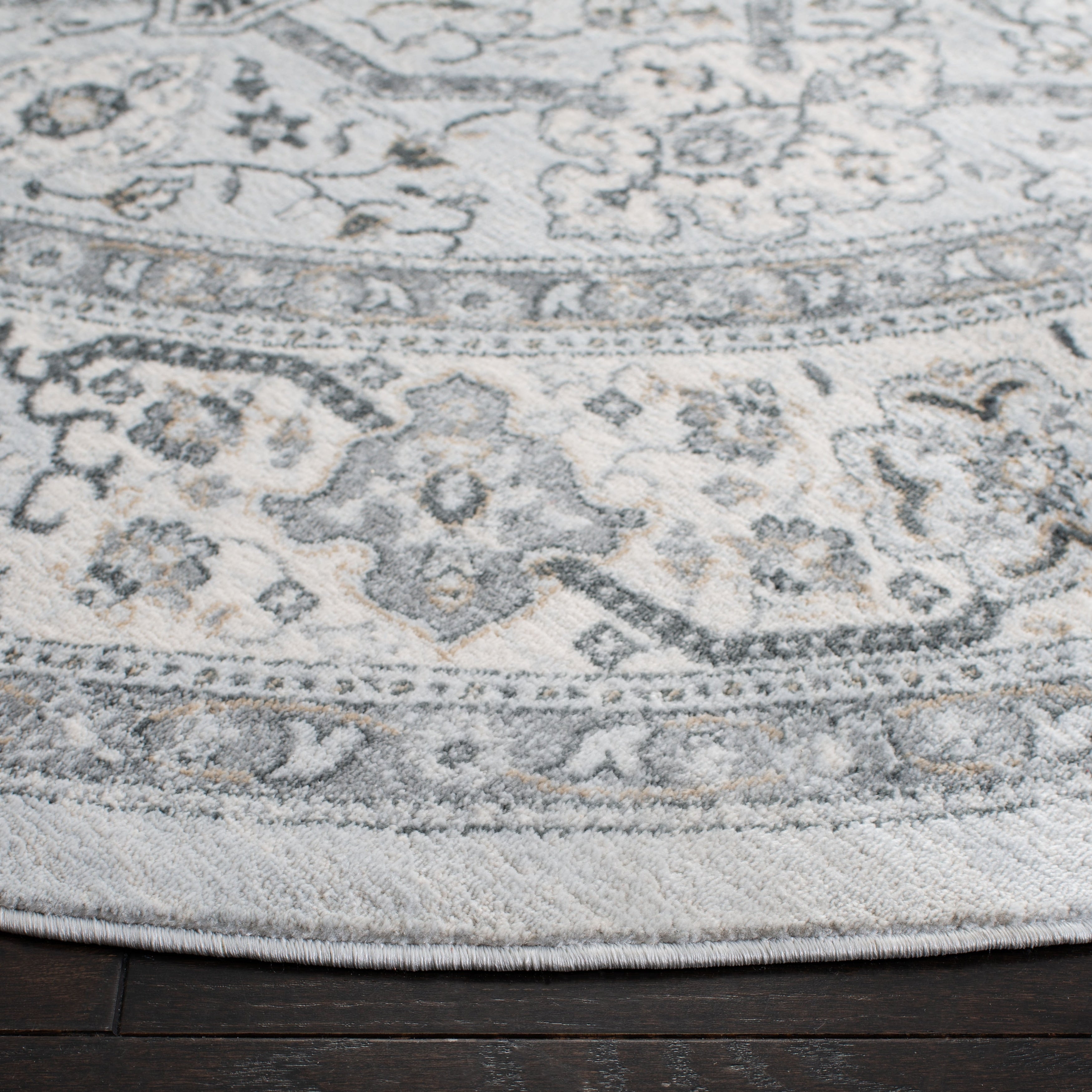 SAFAVIEH Isabella Roxann Traditional Oriental Rug