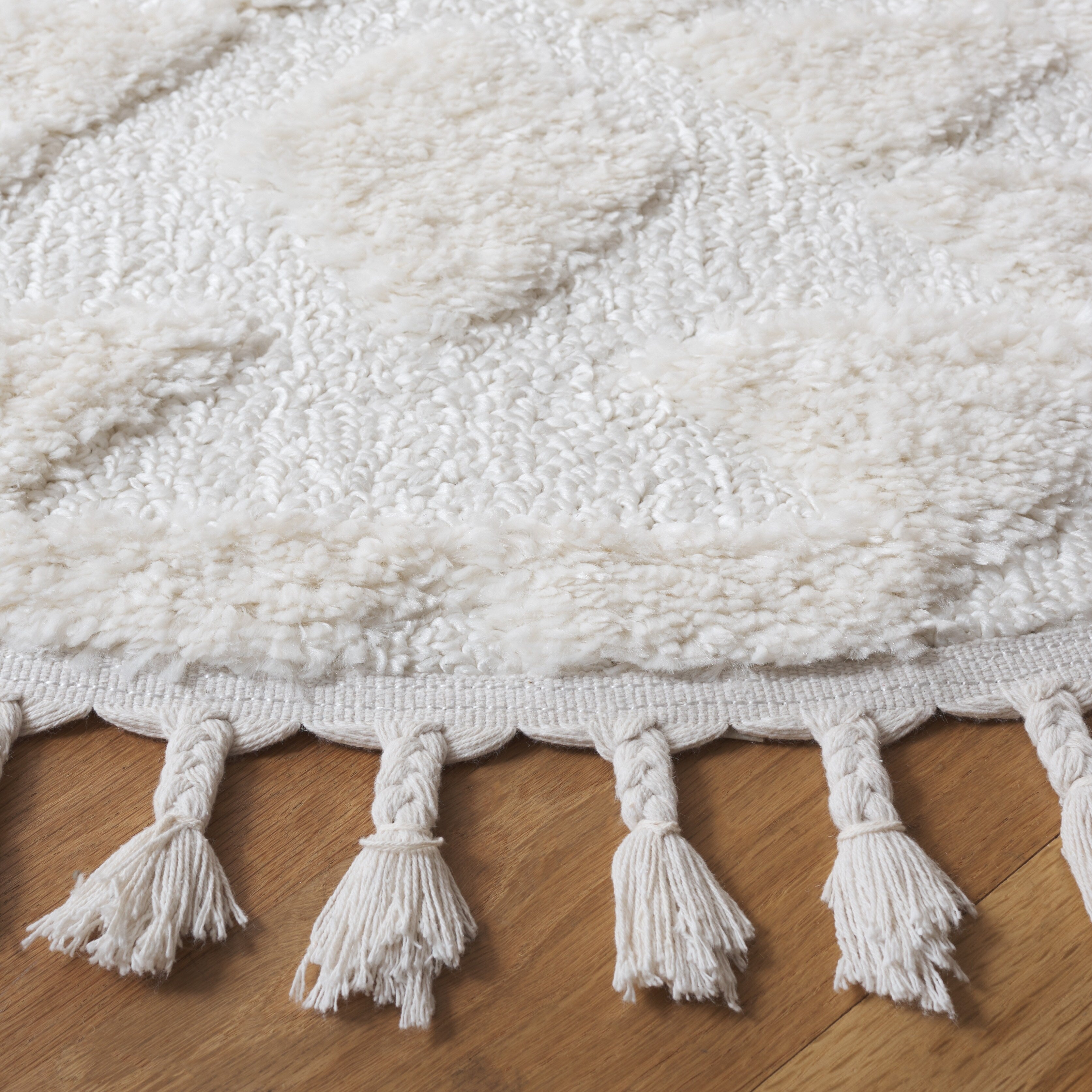 SAFAVIEH Moroccan Tassel Shag Delores 2-inch Thick Rug