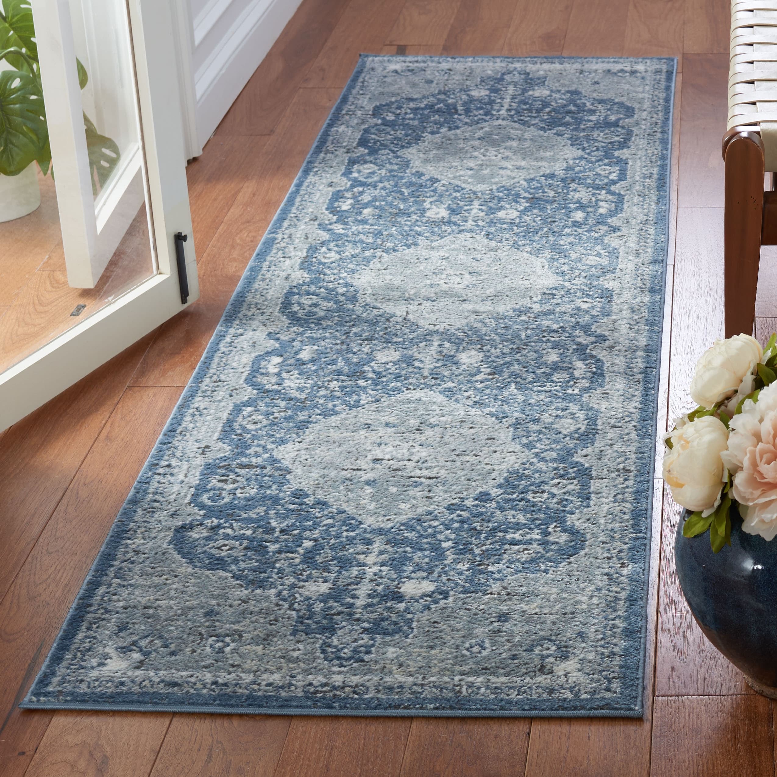 SAFAVIEH Oregon Hildegarde Traditional Oriental Navy/Ivory Rug