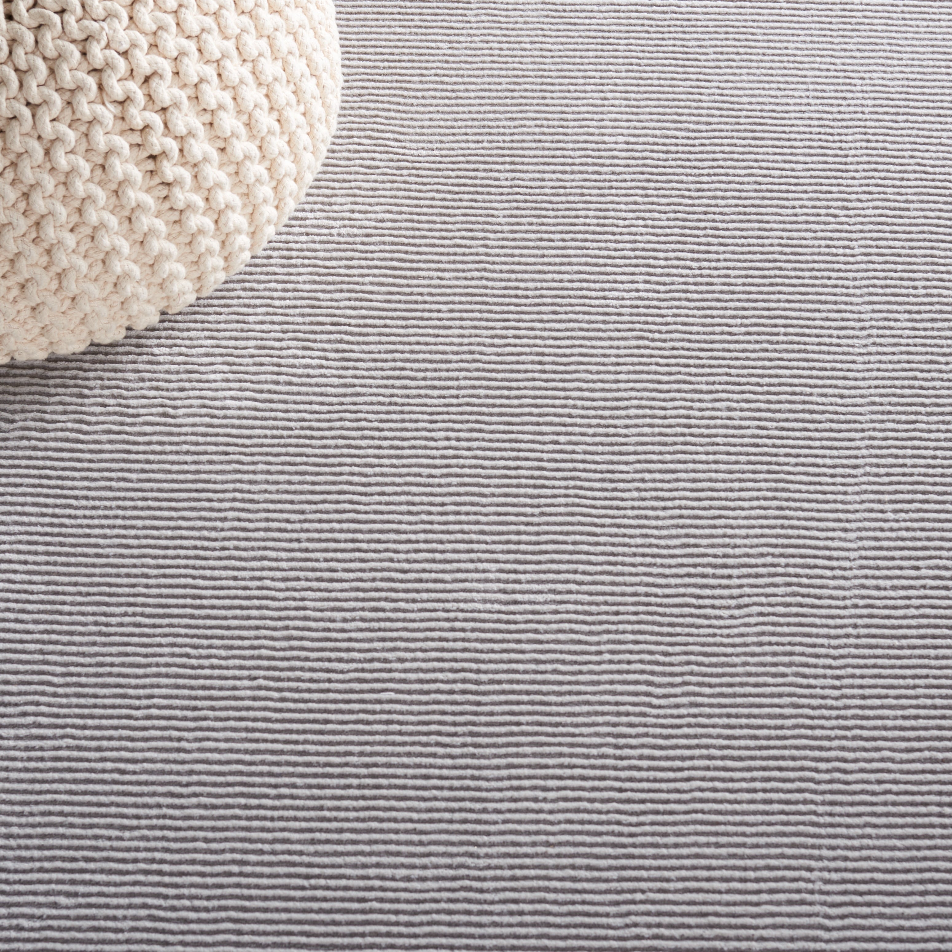 SAFAVIEH Revive Avie Solid Rug