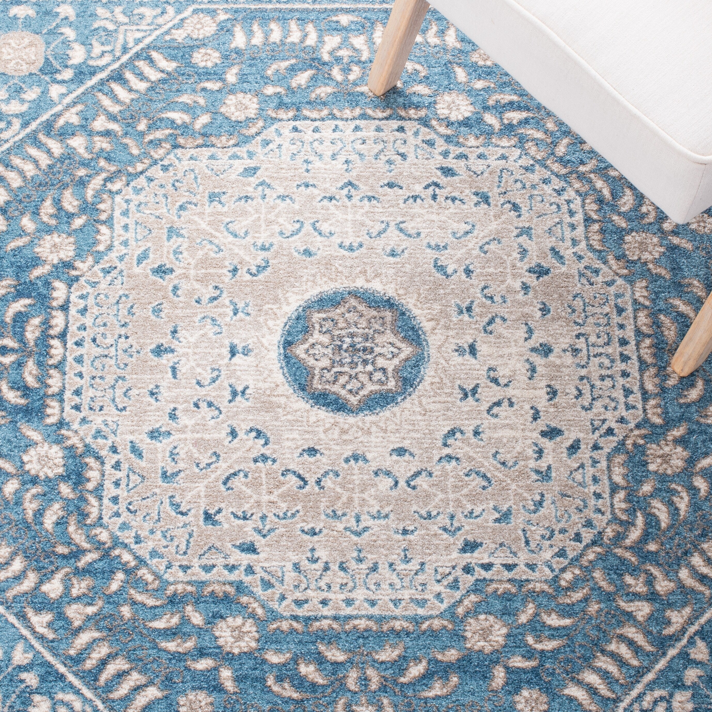 SAFAVIEH Sofia Glenna Vintage Oriental Medallion Rug