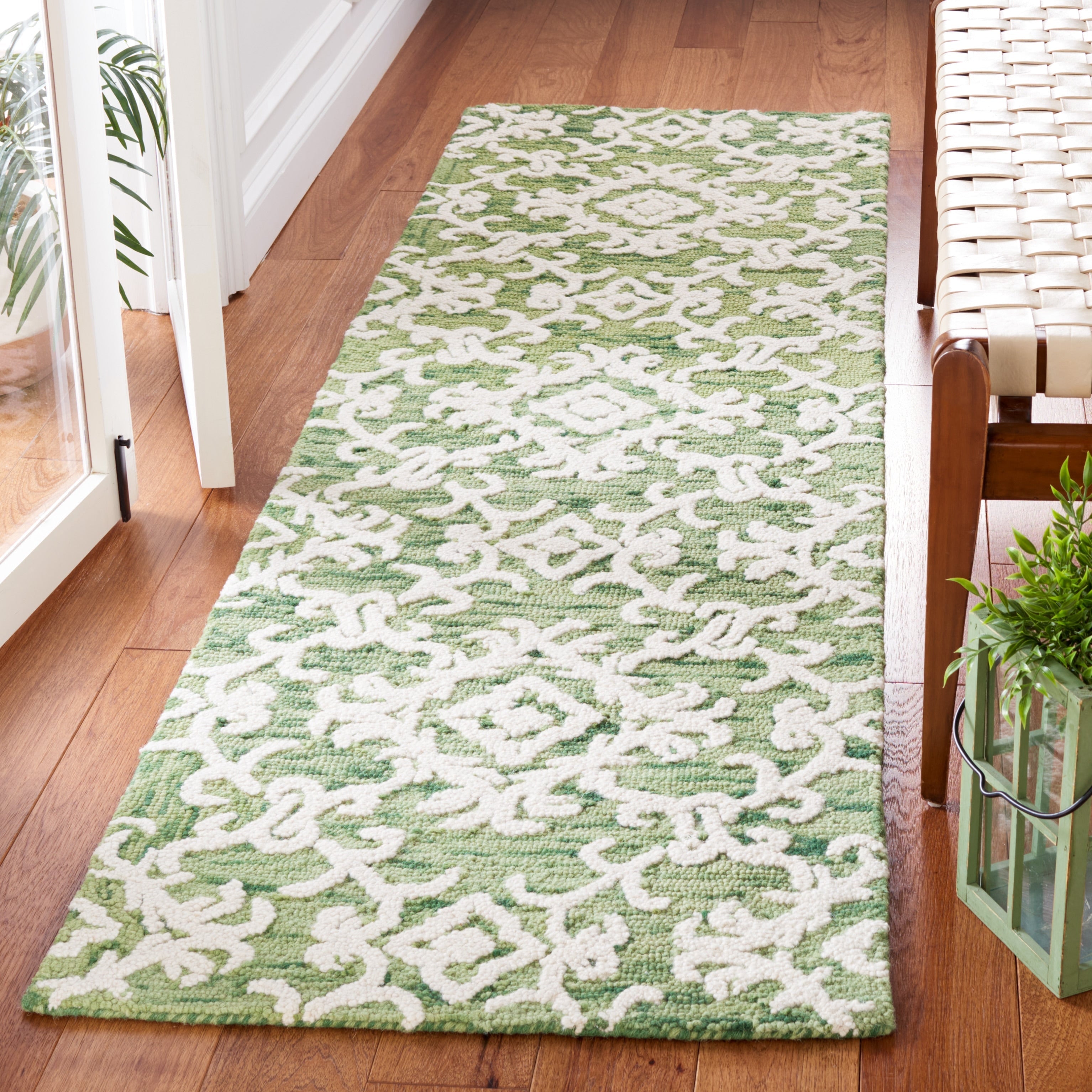 SAFAVIEH, Handmade Blossom Vesela Modern Floral Wool Rug