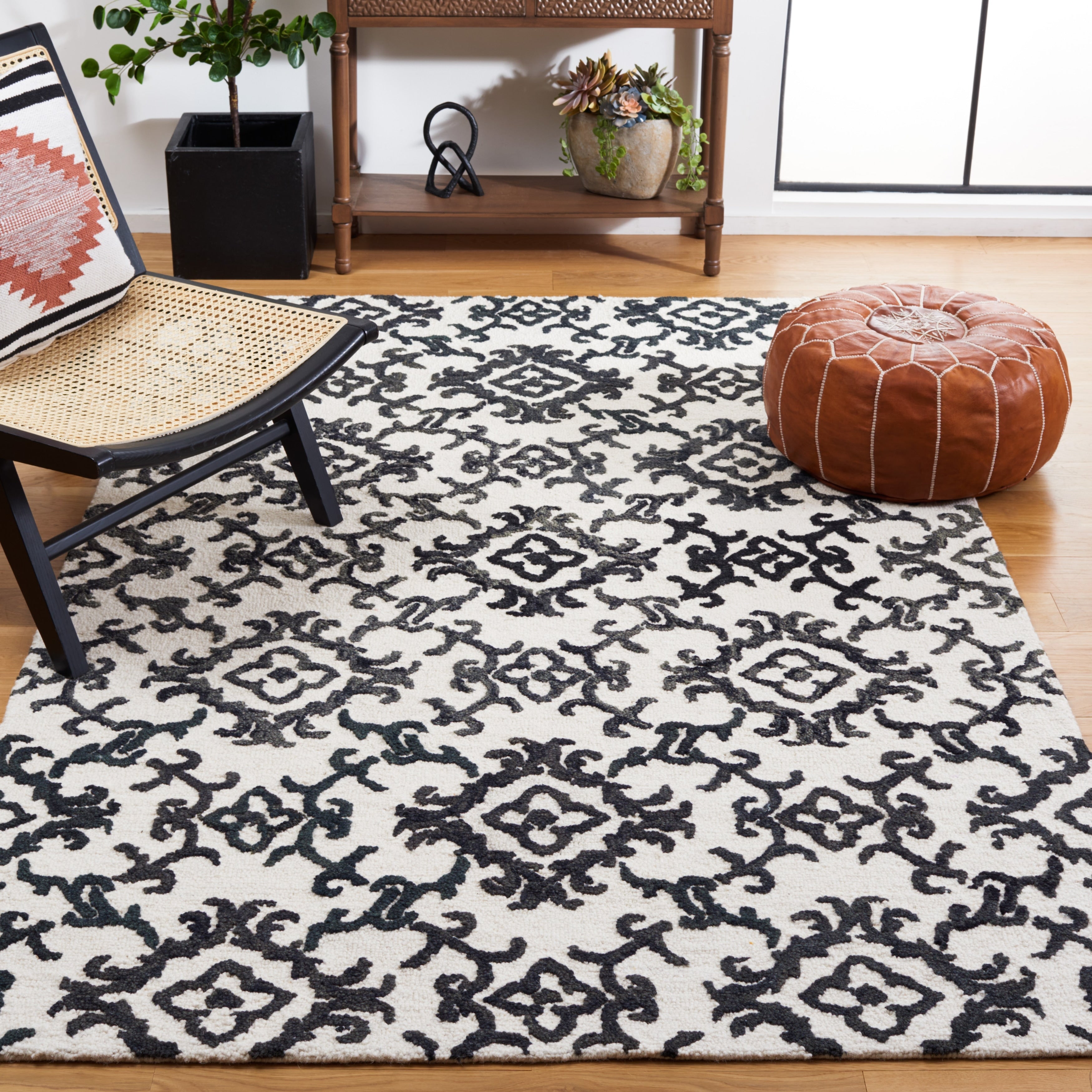 SAFAVIEH, Handmade Blossom Vesela Modern Floral Wool Rug