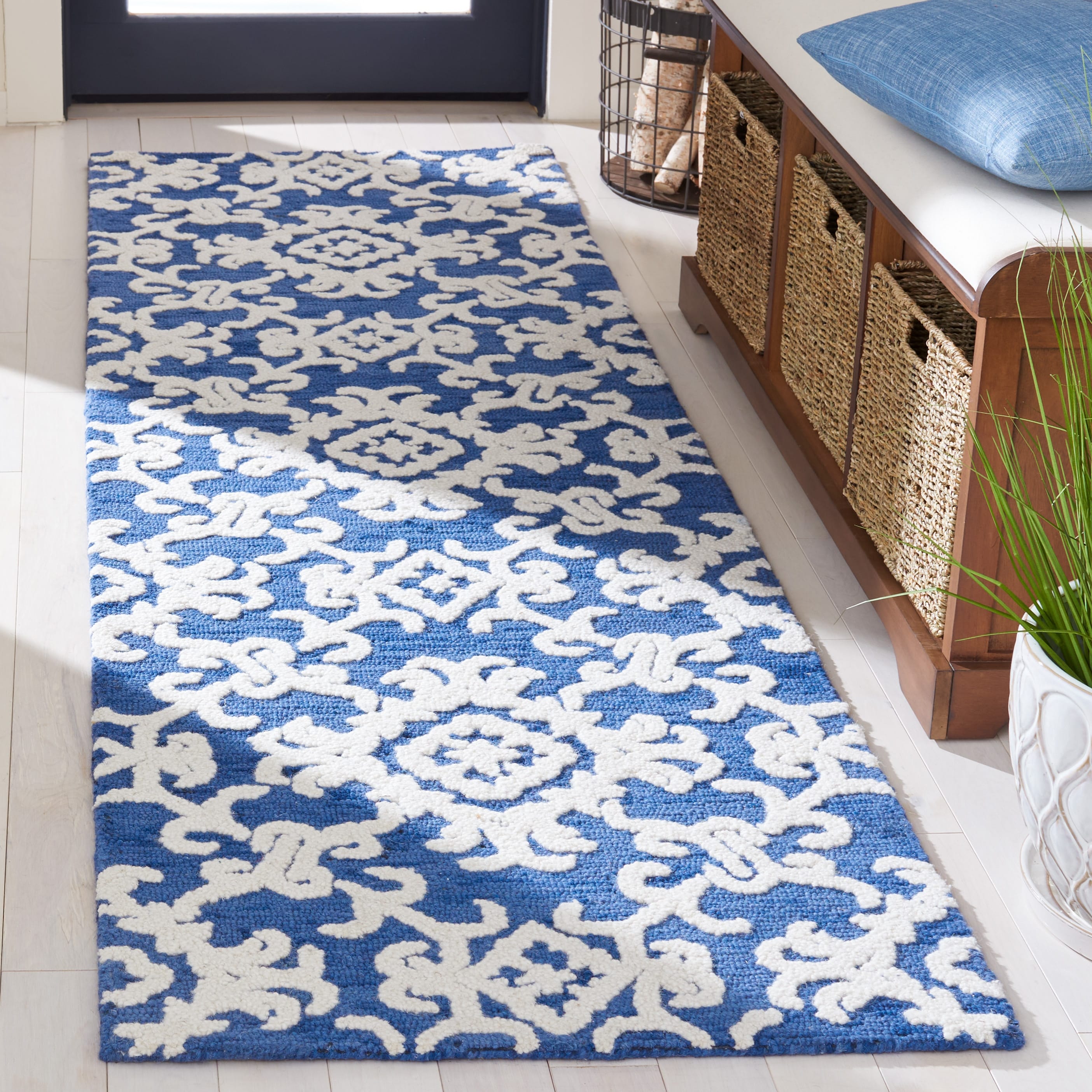 SAFAVIEH, Handmade Blossom Vesela Modern Floral Wool Rug