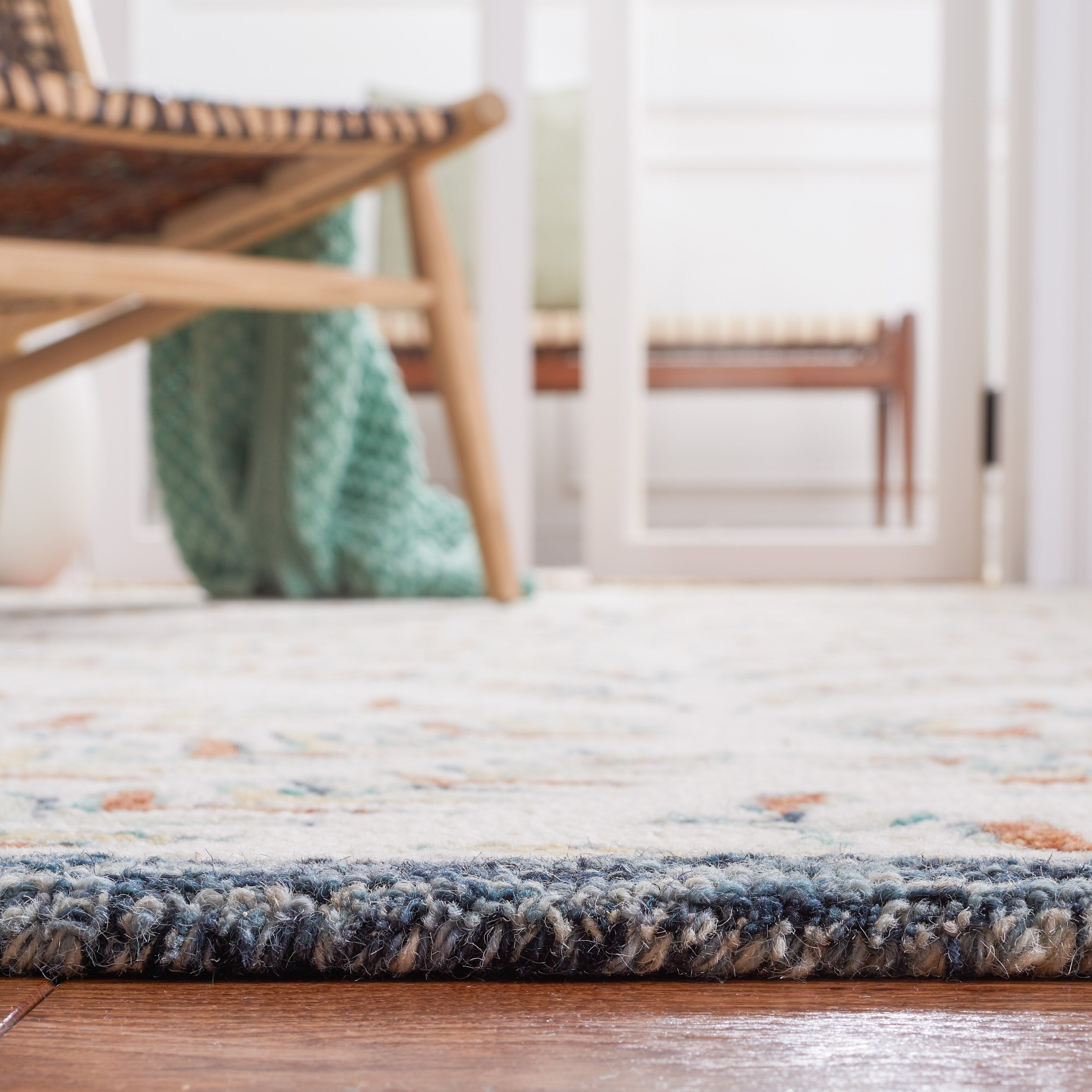 SAFAVIEH Handmade Capri Kert Wool Rug