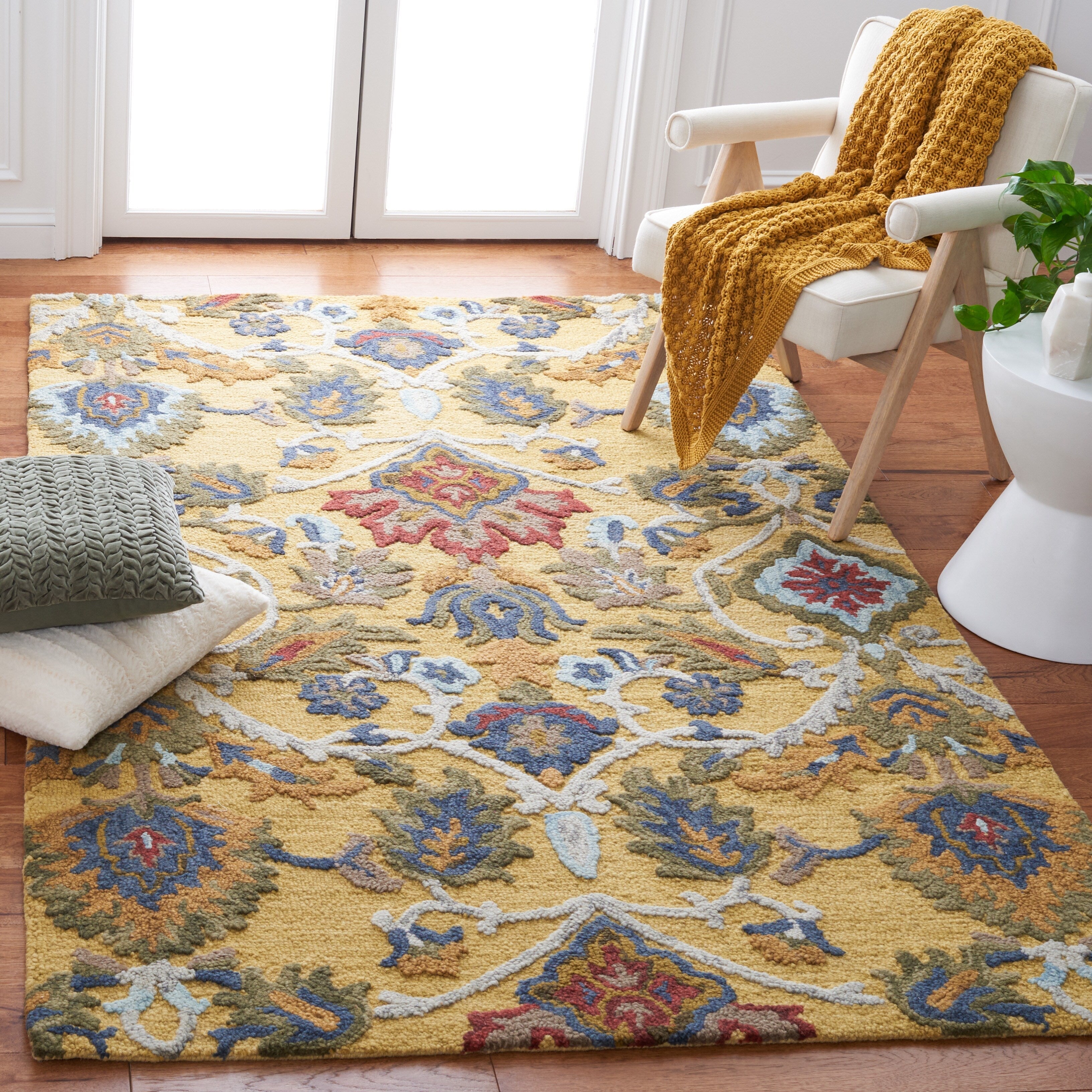 SAFAVIEH, Handmade Marietje Blossom French Country Wool Area Rug