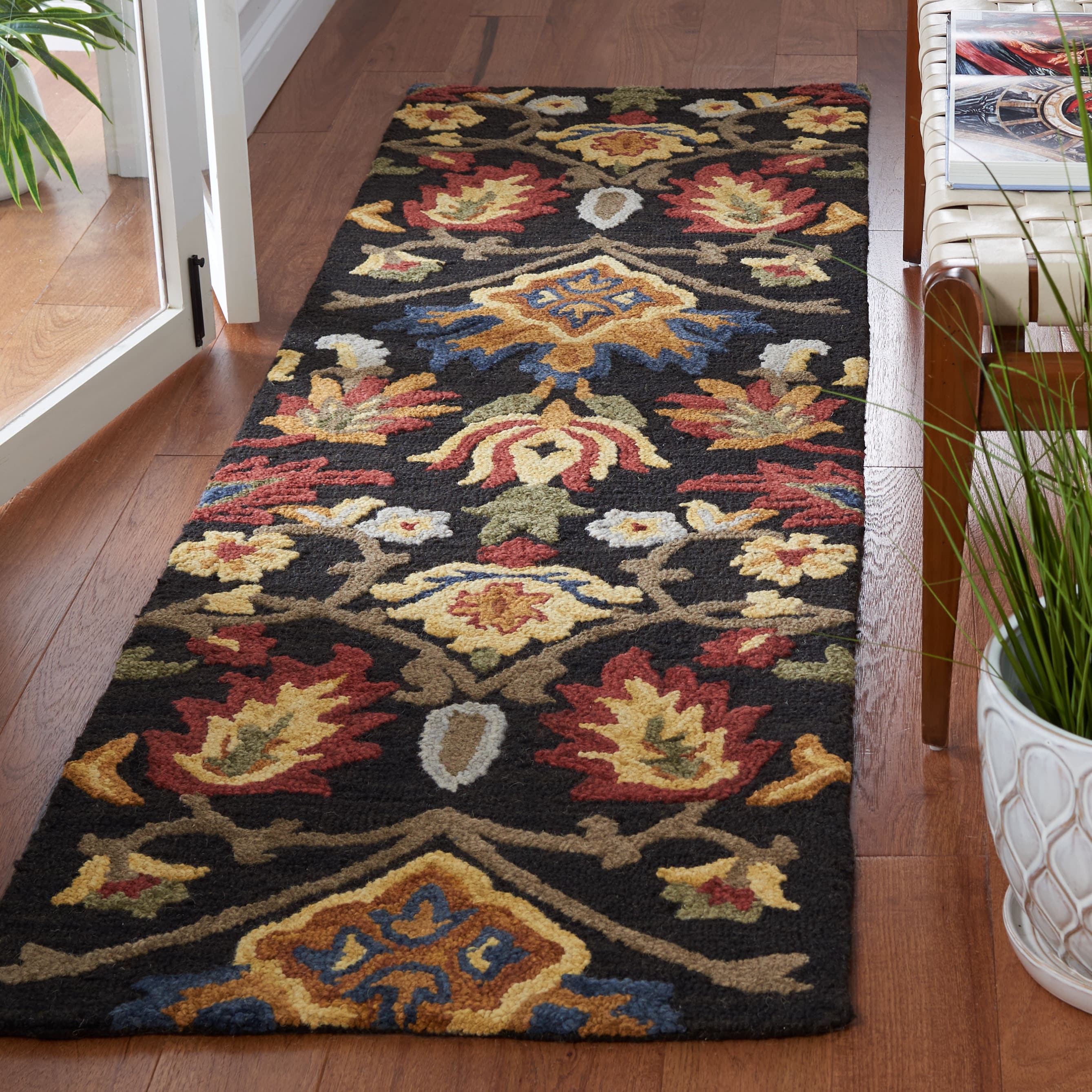 SAFAVIEH, Handmade Marietje Blossom French Country Wool Area Rug