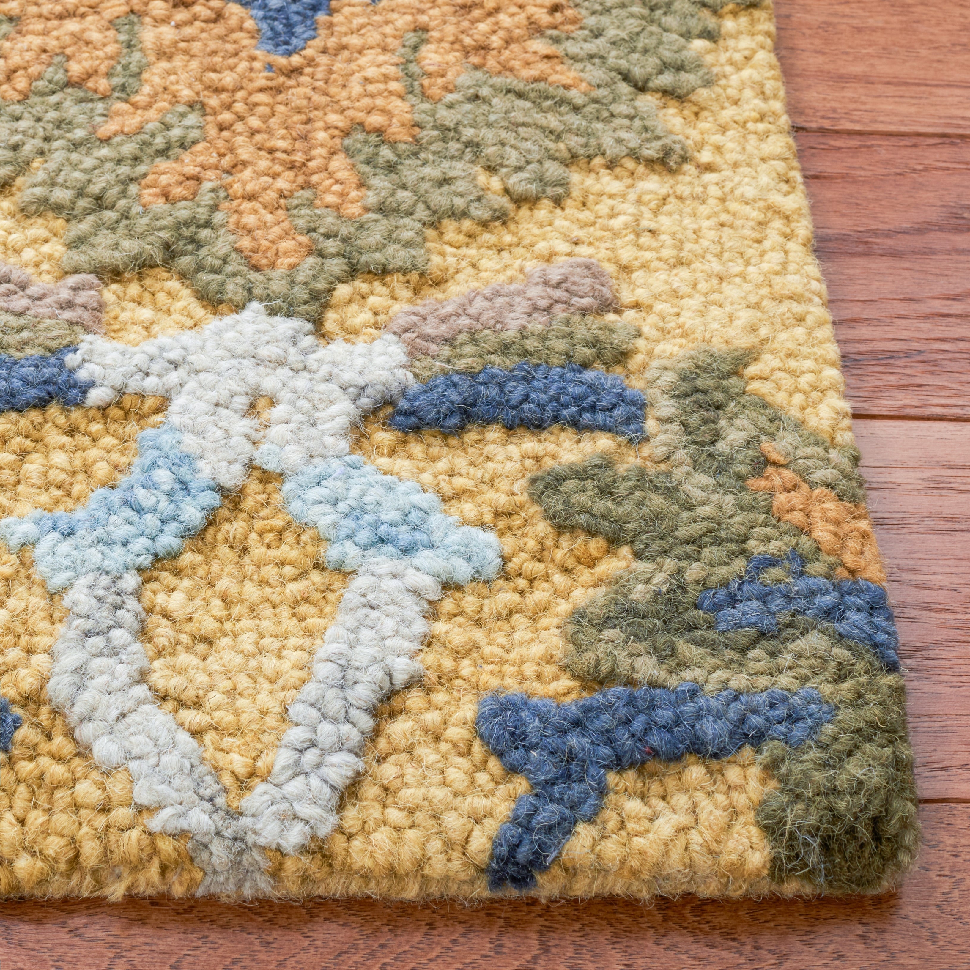 SAFAVIEH, Handmade Marietje Blossom French Country Wool Area Rug