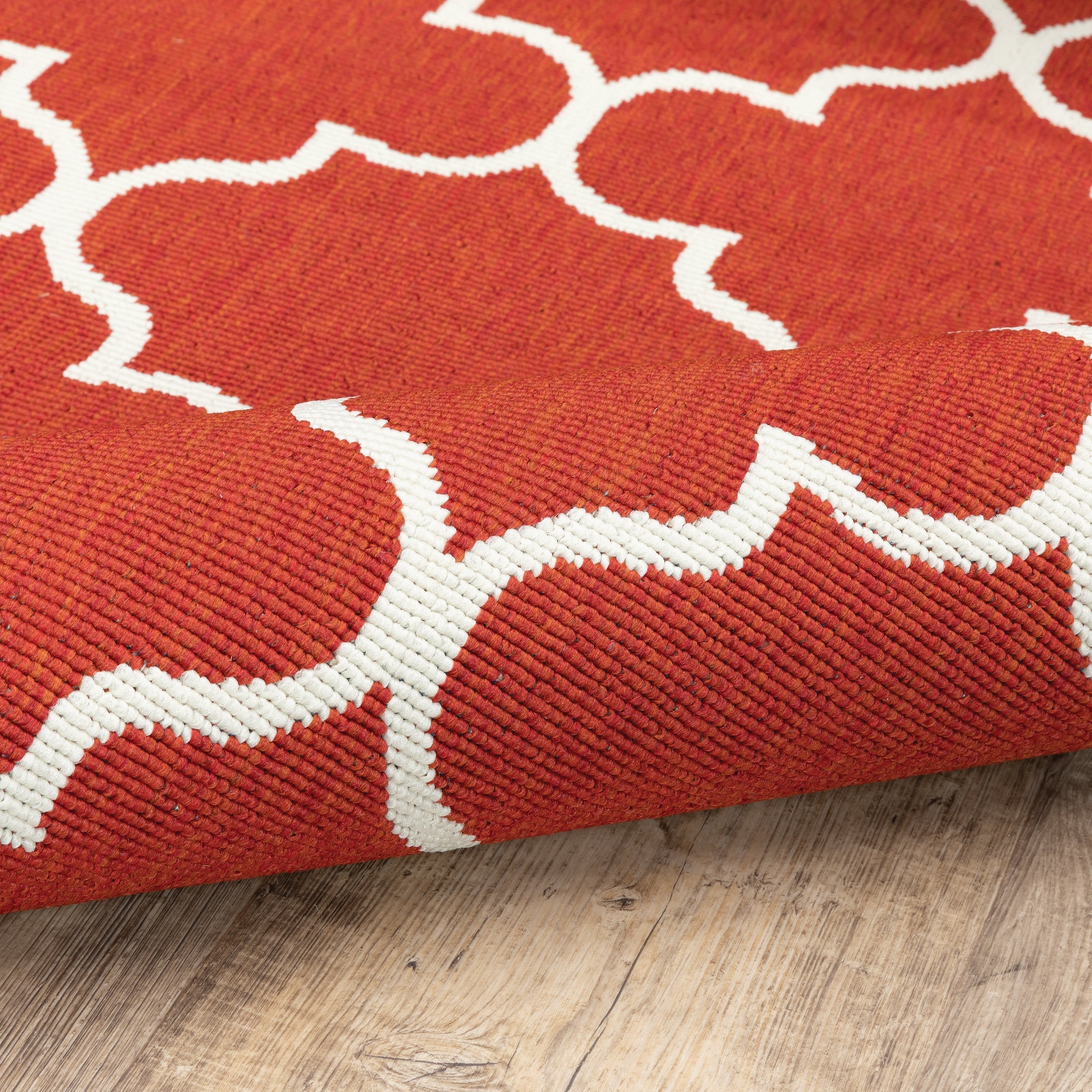 Vista Home Martinique Off-White/Brick Red Lattice Indoor/Outdoor Rug.