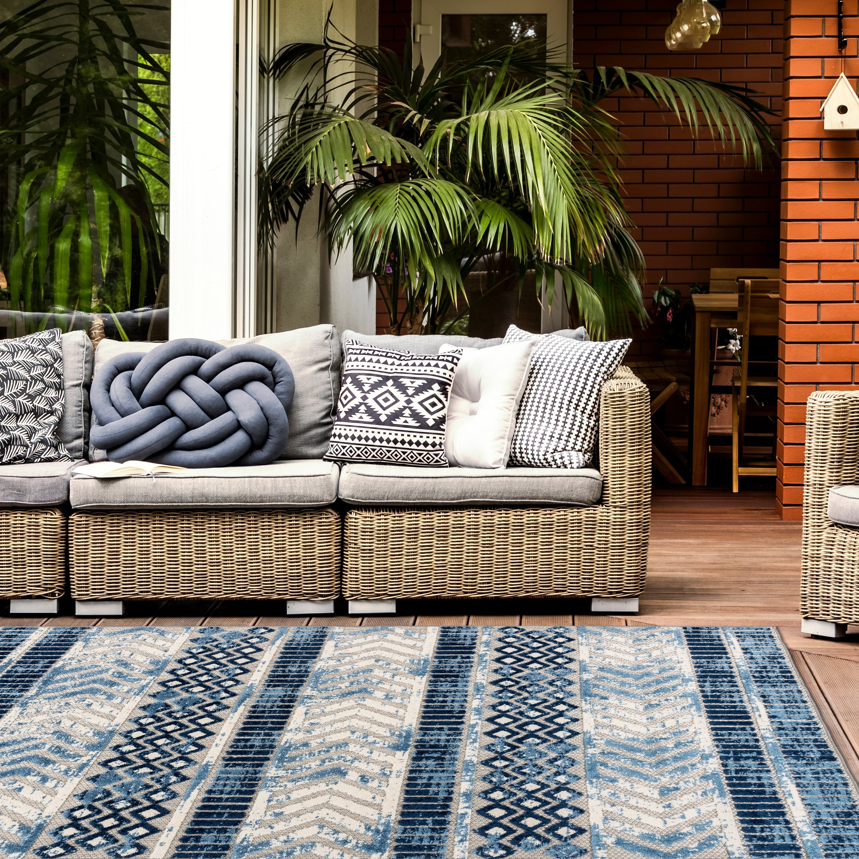 World Rug Gallery Distressed Geometric Indoor/Outdoor Area Rug