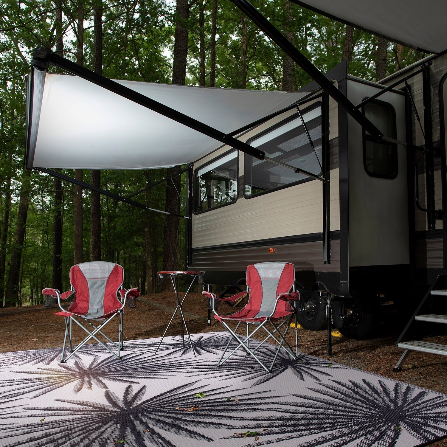 World Rug Gallery Floral Tropical Reversible Recycled Plastic Outdoor Rugs