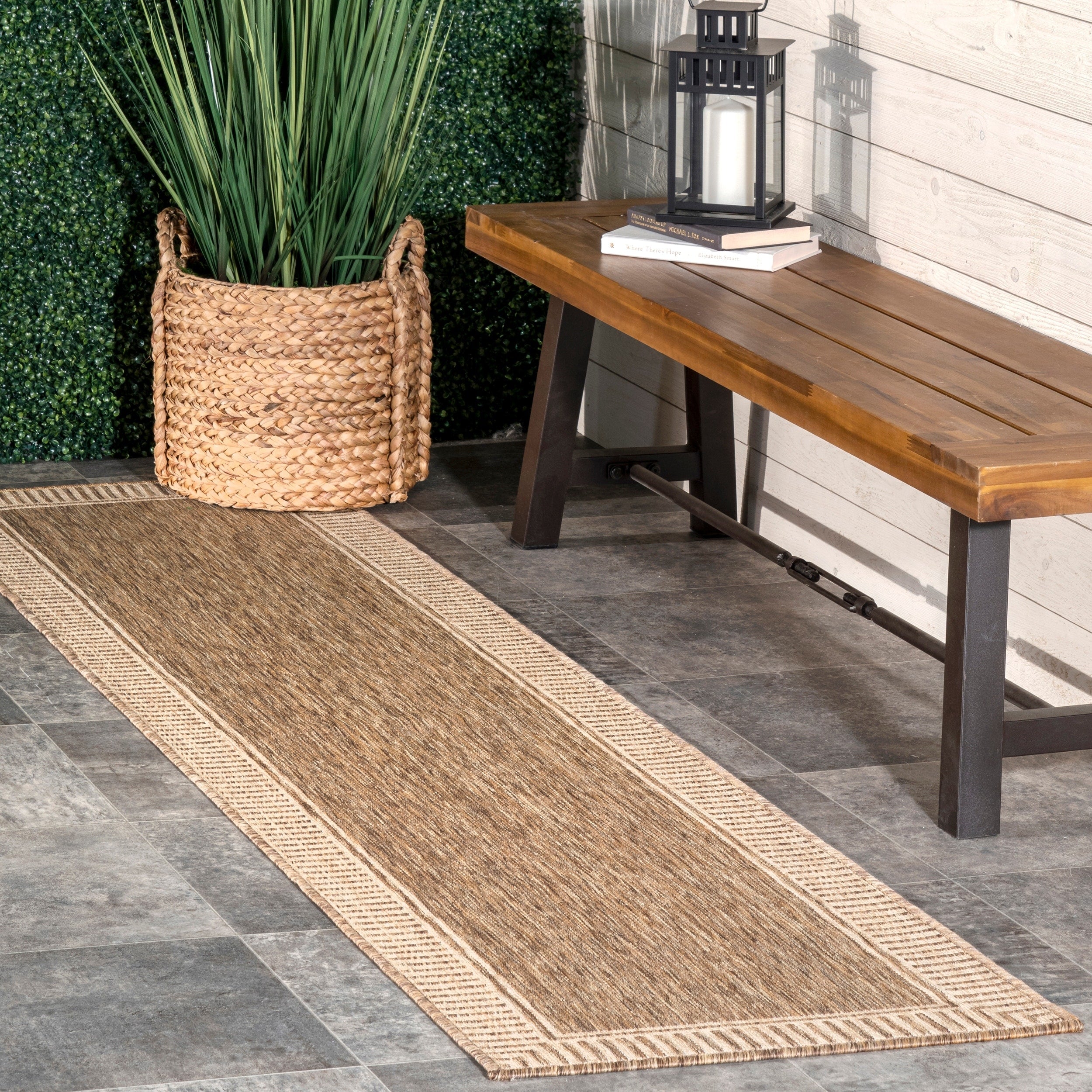 Nuloom Leah Classic Bordered Indoor/Outdoor Area Rug
